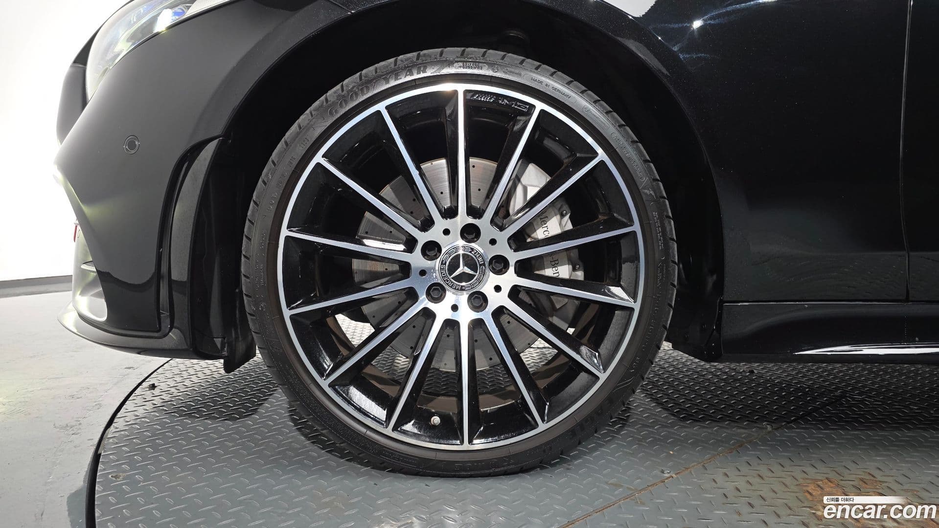 Main__Slider__Photo:CLS-Class Mercedes-Benz 2020.4-4