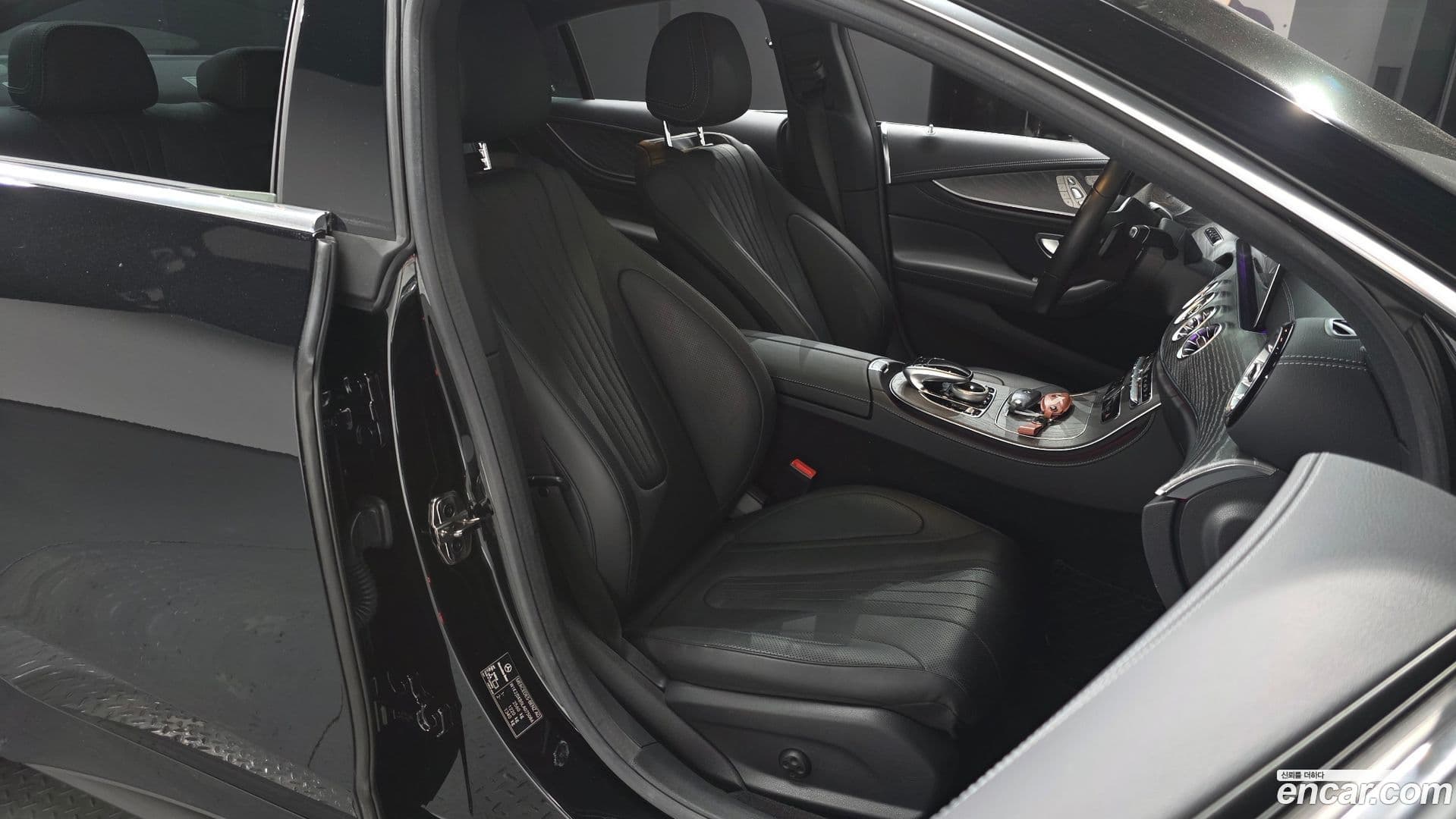 Main__Slider__Photo:CLS-Class Mercedes-Benz 2020.4-9