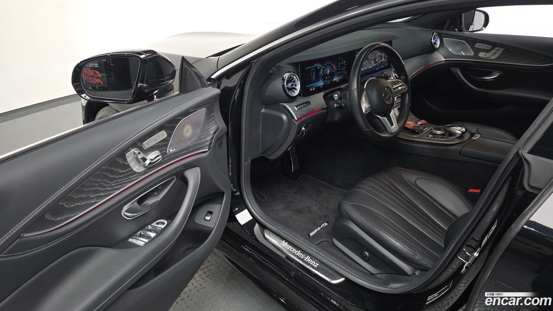 Main__Slider__Photo:CLS-Class Mercedes-Benz 2020.4-10