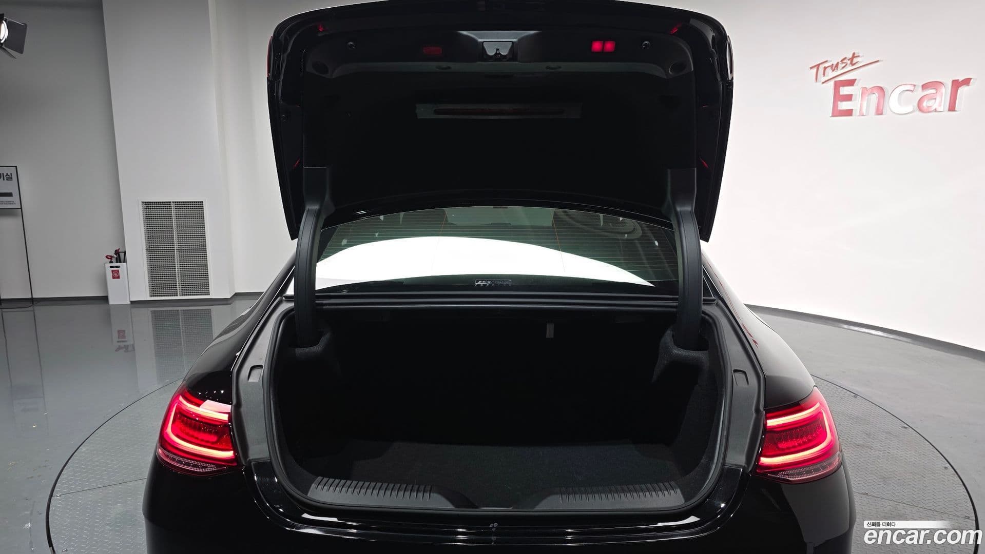 Main__Slider__Photo:CLS-Class Mercedes-Benz 2020.4-19