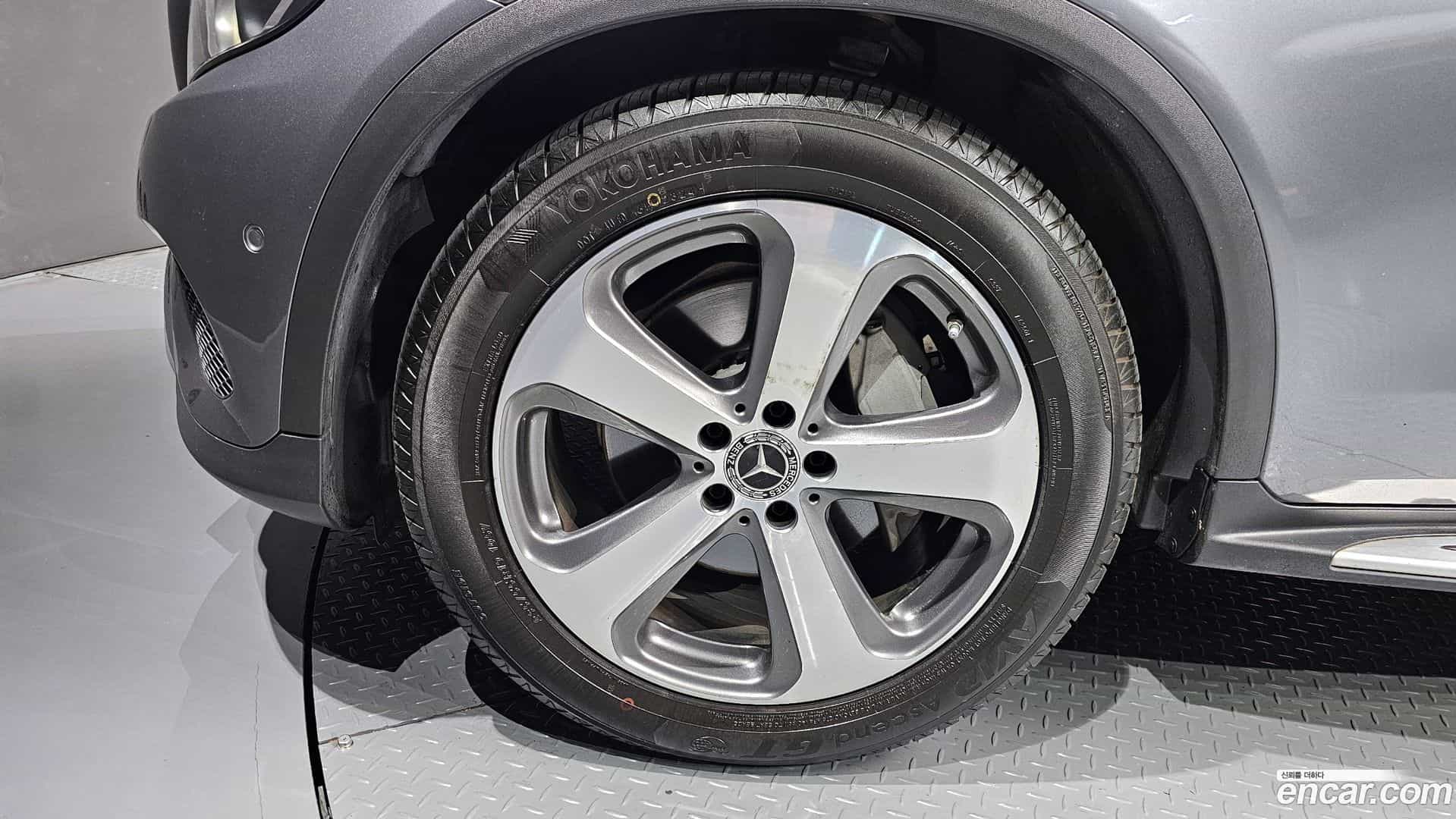 GLC-Class Mercedes-Benz 2019.6-OUTER-005