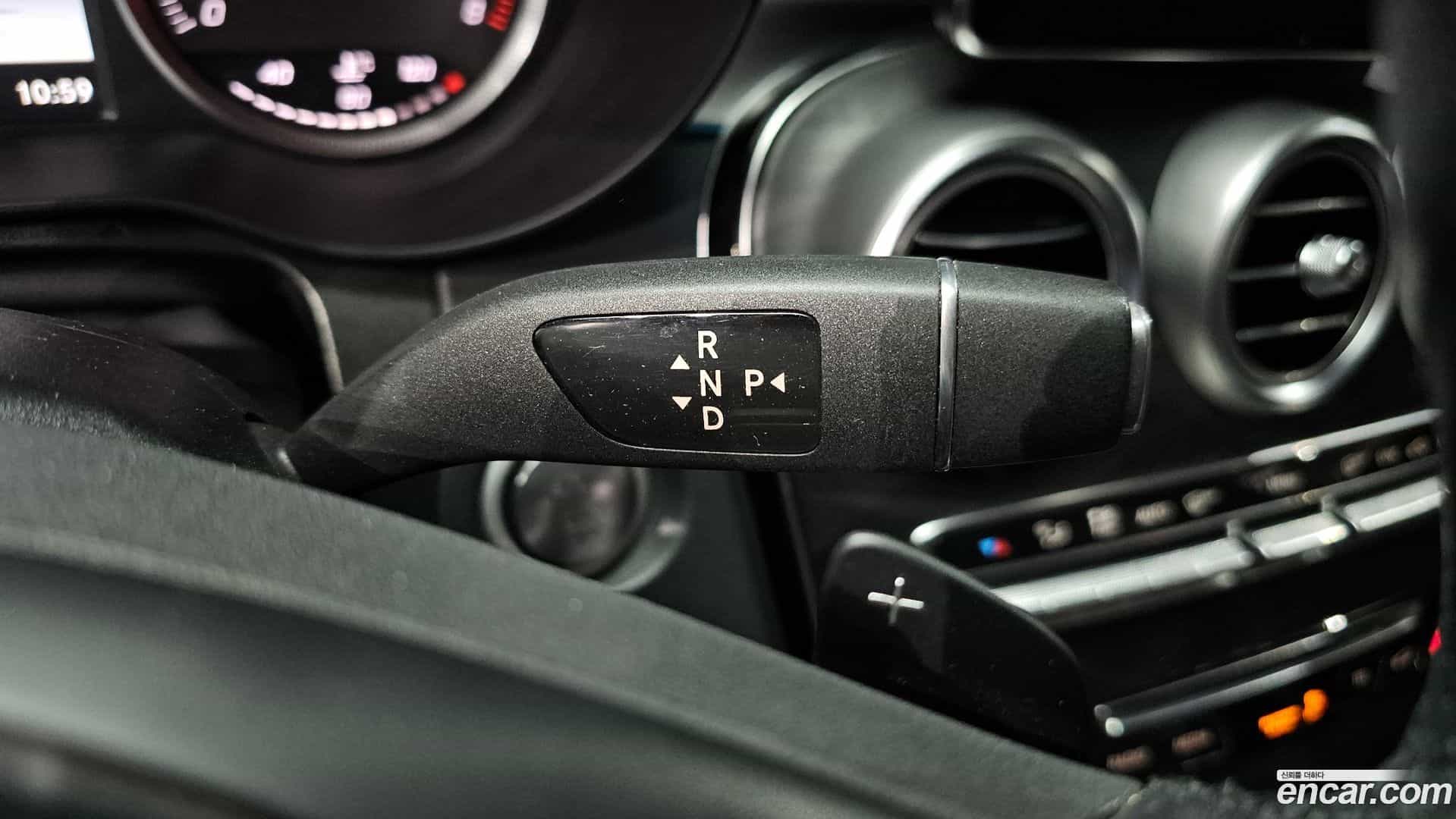 GLC-Class Mercedes-Benz 2019.6-INNER-009