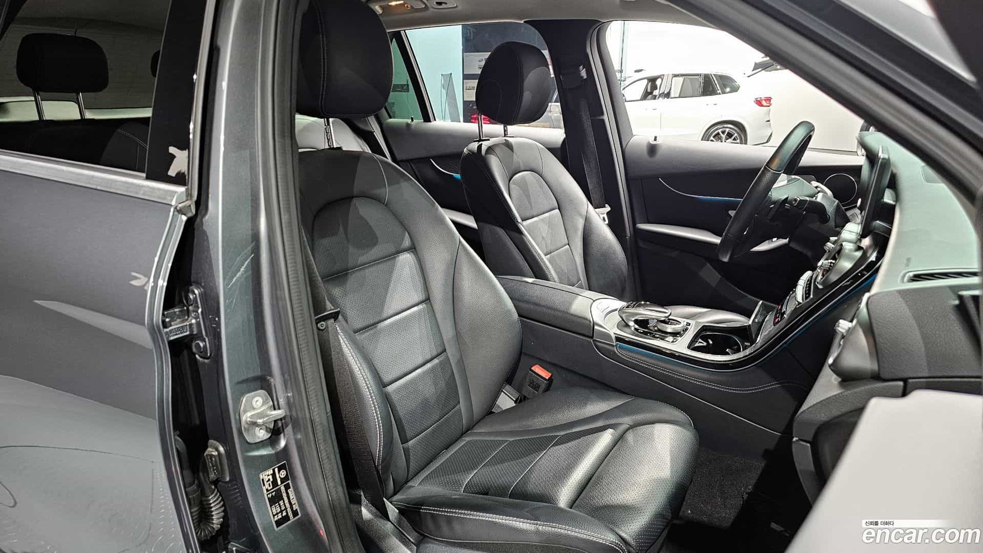 GLC-Class Mercedes-Benz 2019.6-INNER-010
