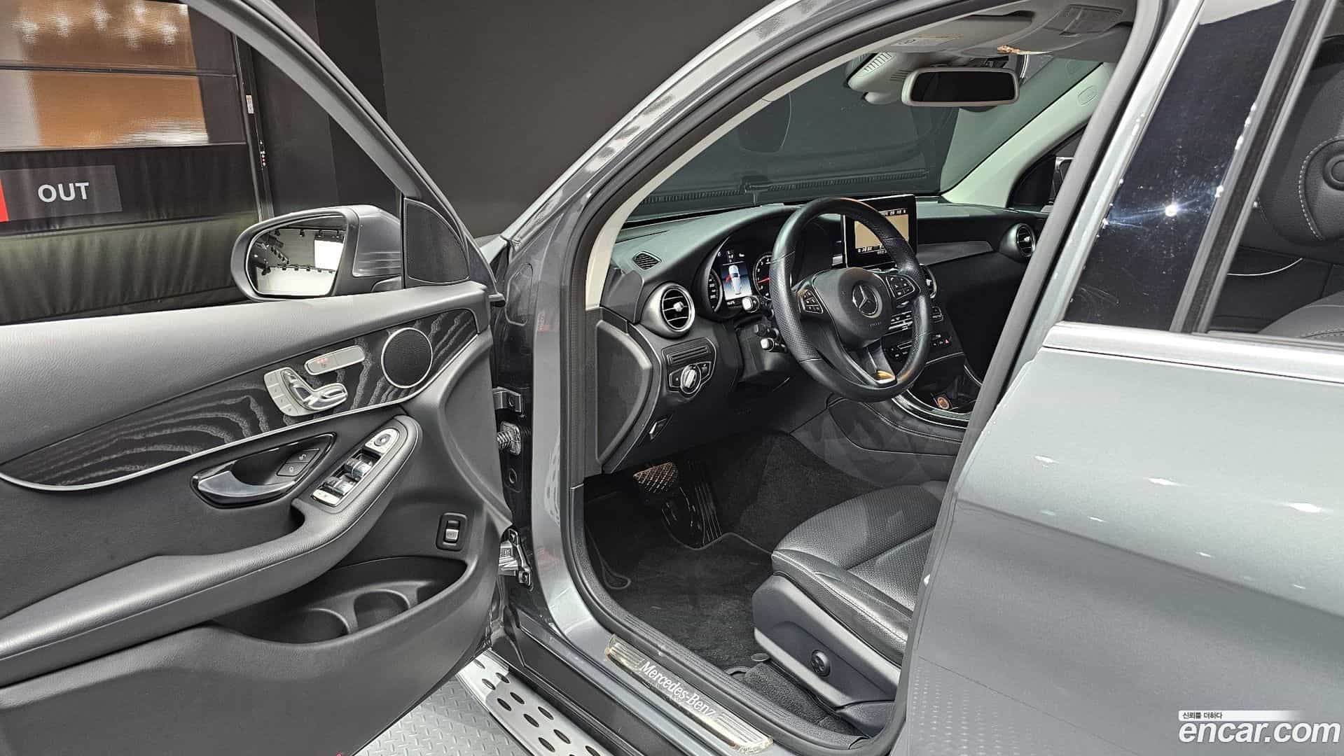 GLC-Class Mercedes-Benz 2019.6-OPTION-015