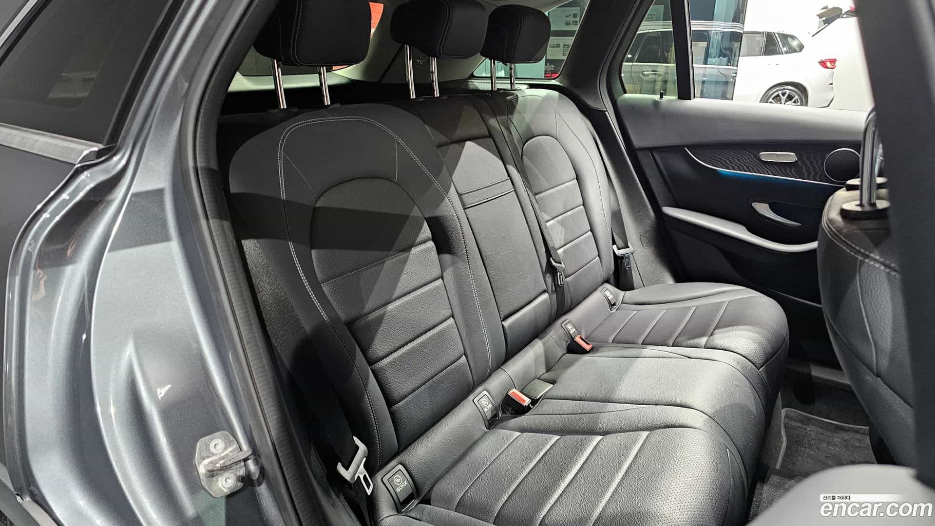 GLC-Class Mercedes-Benz 2019.6-OPTION-016