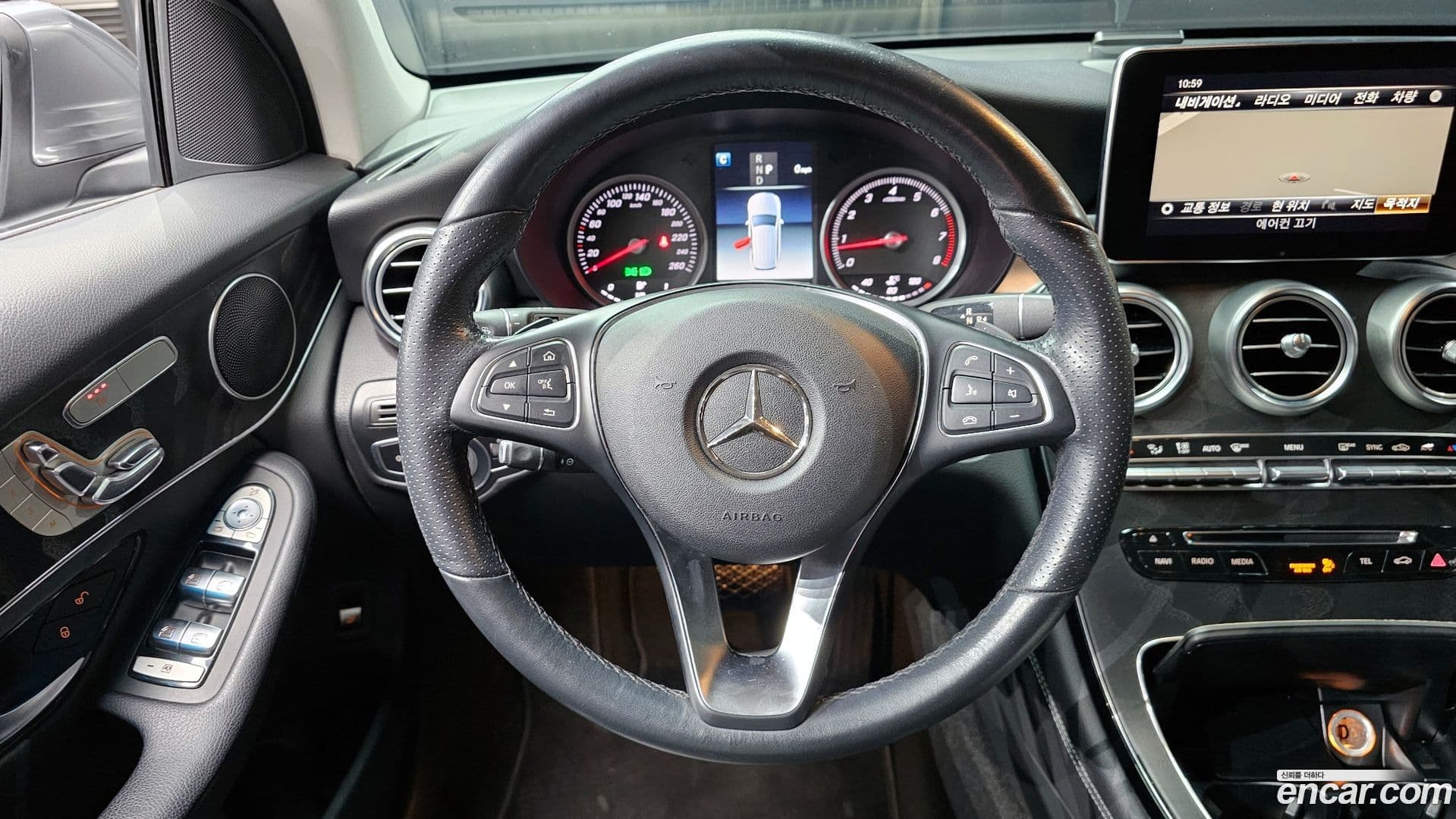 Main__Slider__Photo:GLC-Class Mercedes-Benz 2019.6-12