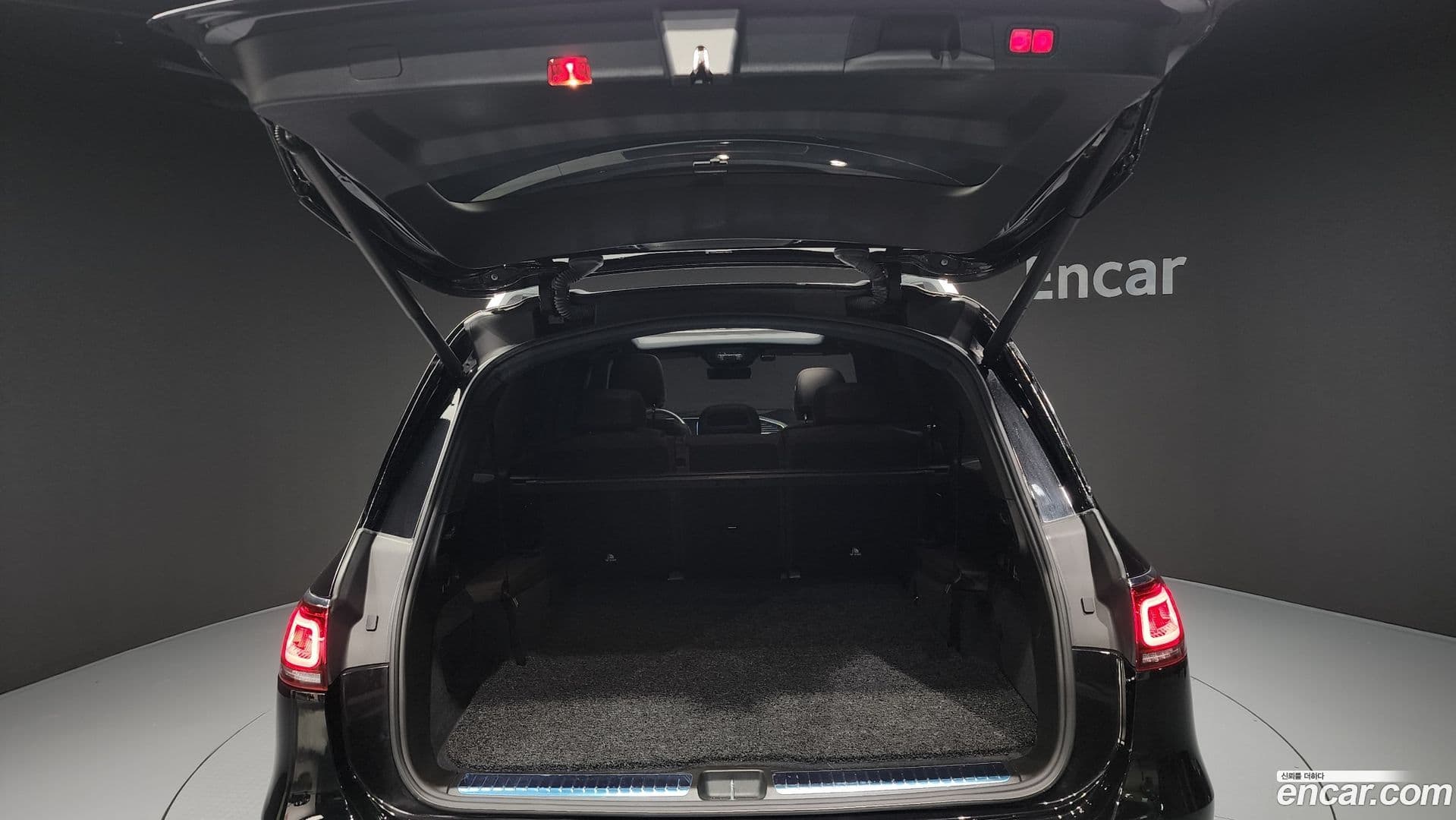 Main__Slider__Photo:GLS-Class Mercedes-Benz 2022.5-19