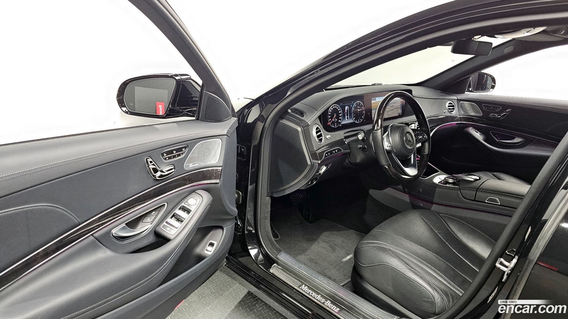 Main__Slider__Photo:S-Class Mercedes-Benz 2019.0-9