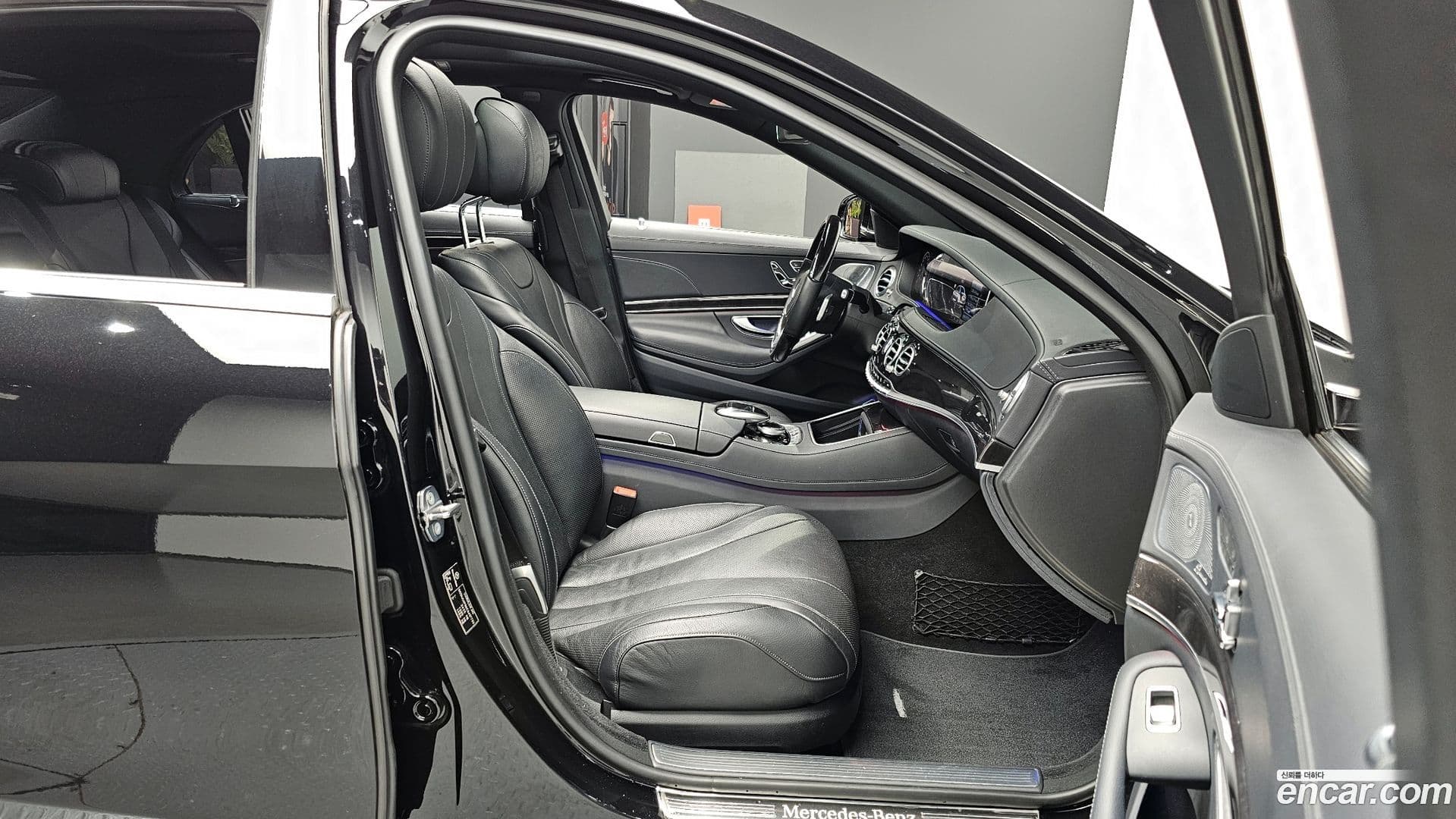 Main__Slider__Photo:S-Class Mercedes-Benz 2019.0-10