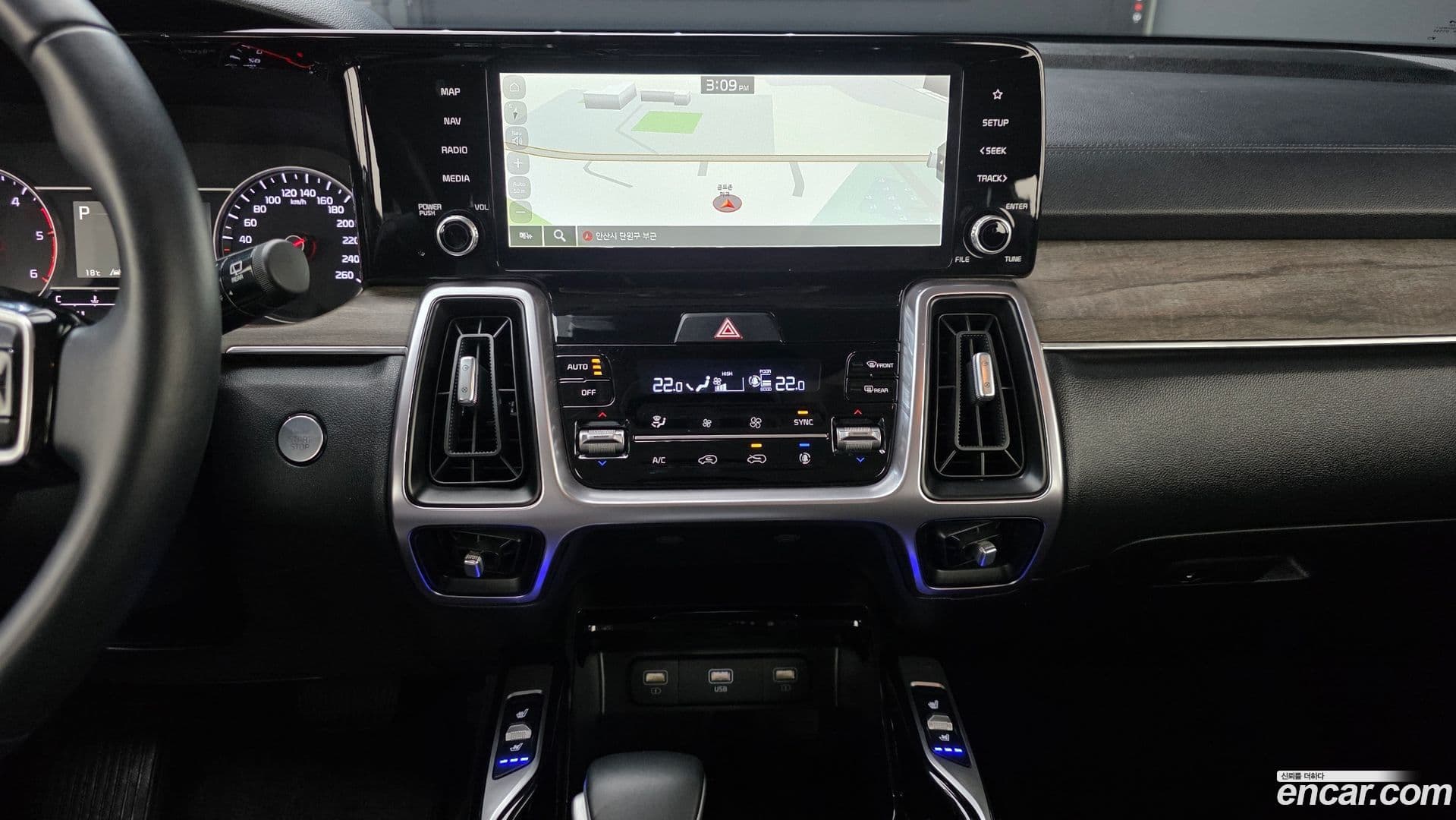 Main__Slider__Photo:Sorento Kia 2022.6-16