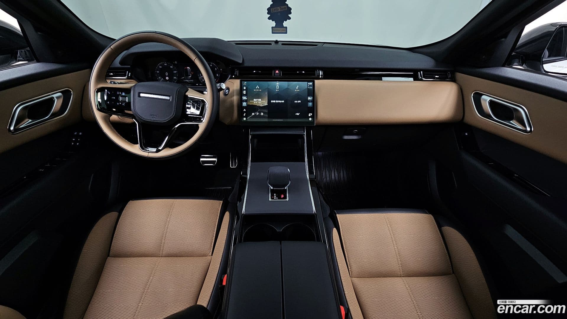 Main__Slider__Photo:Range Rover Velar Land Rover 2024.6-6