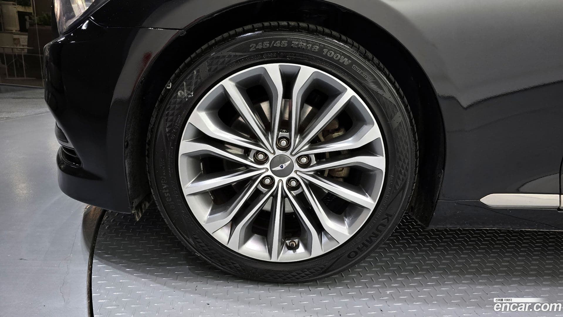 Main__Slider__Photo:Genesis Hyundai 2014.9-4