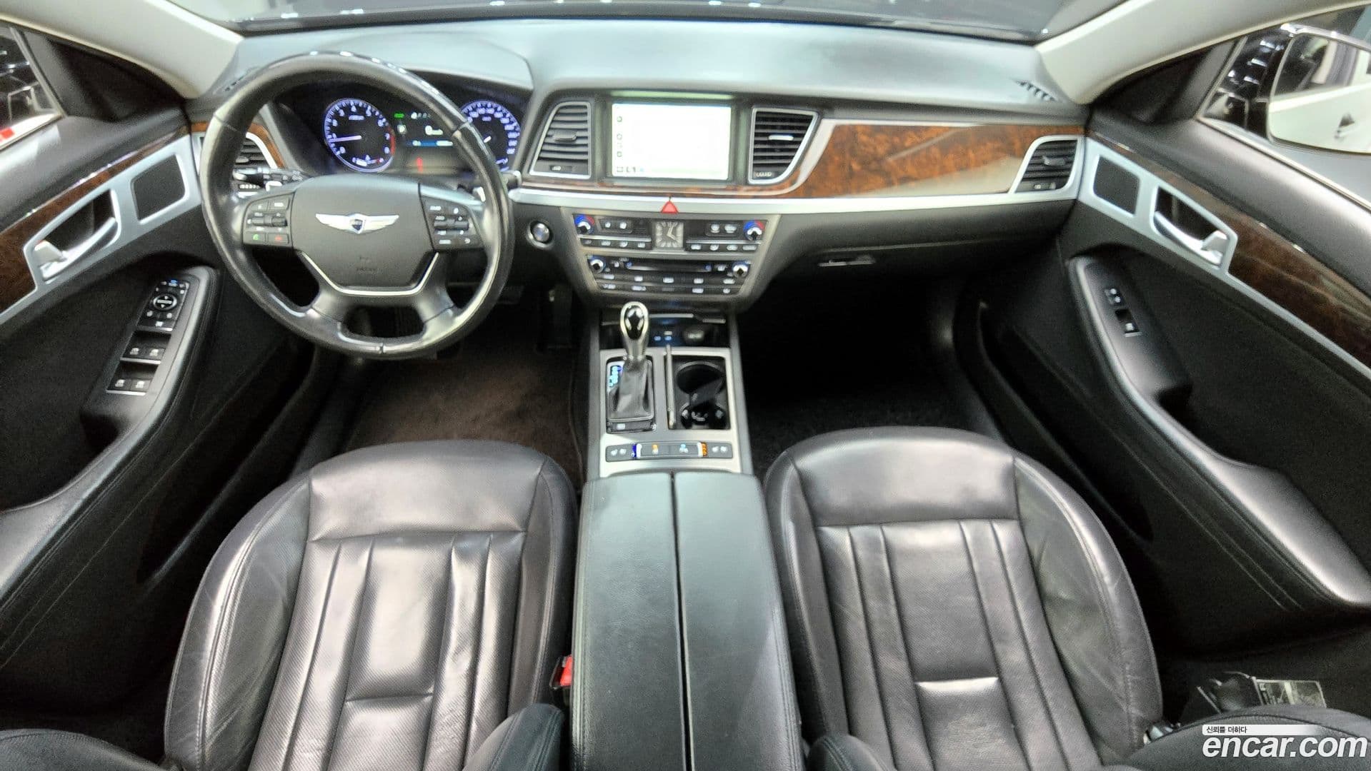 Main__Slider__Photo:Genesis Hyundai 2014.9-6