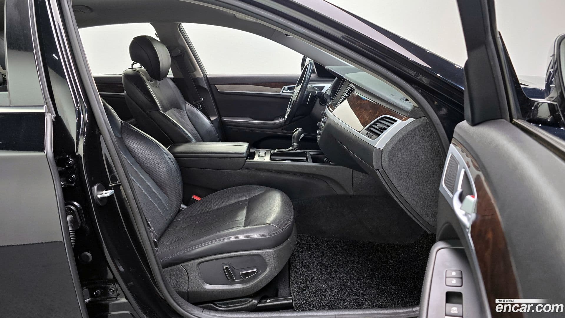 Main__Slider__Photo:Genesis Hyundai 2014.9-9