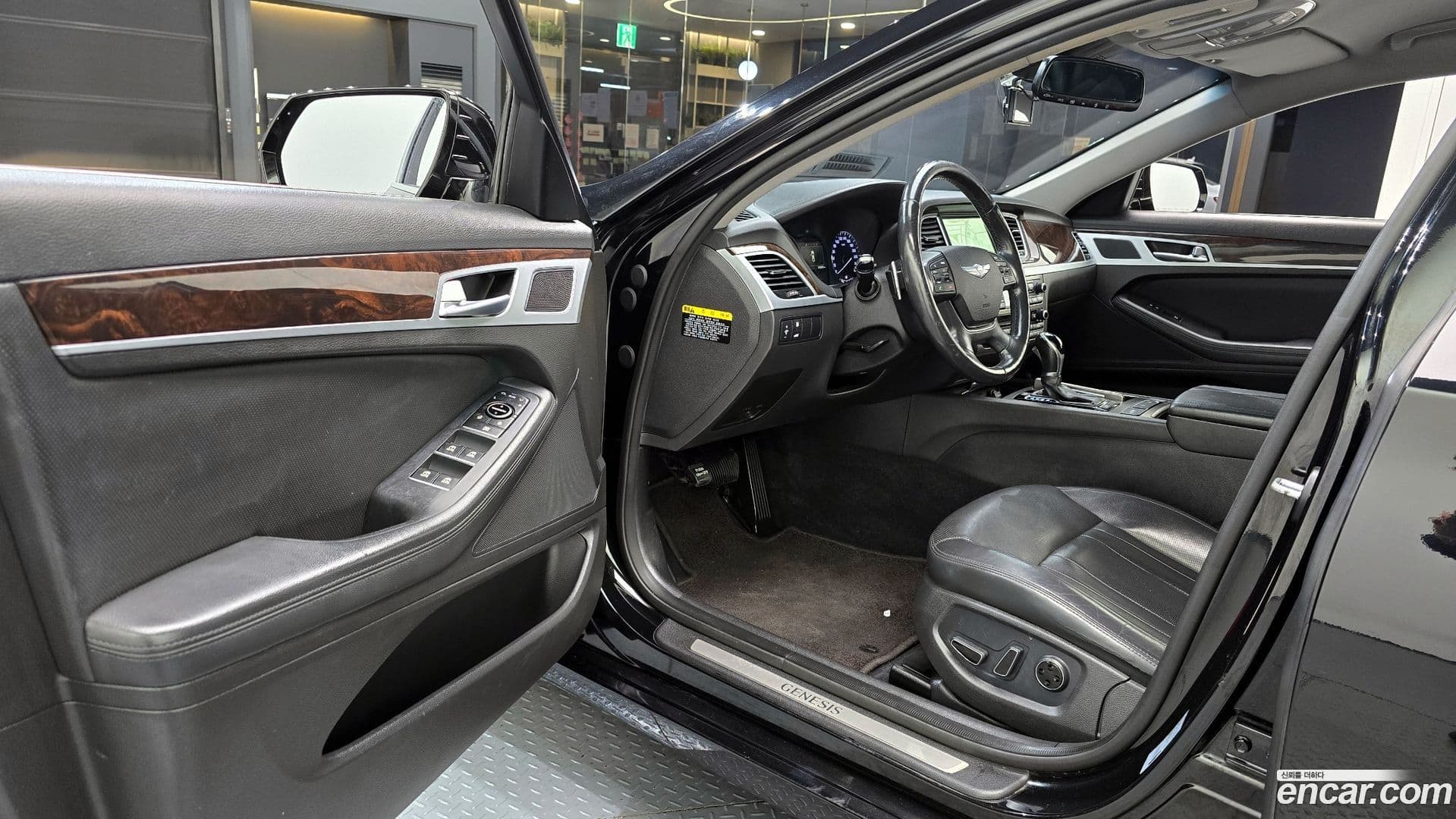 Main__Slider__Photo:Genesis Hyundai 2014.9-10