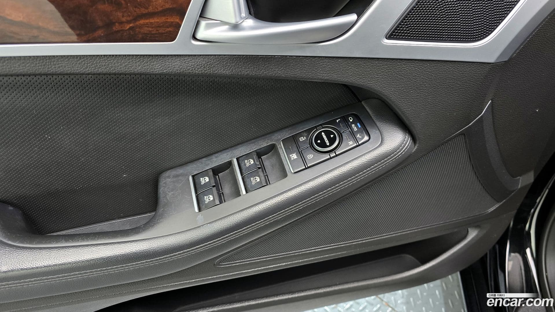 Main__Slider__Photo:Genesis Hyundai 2014.9-17