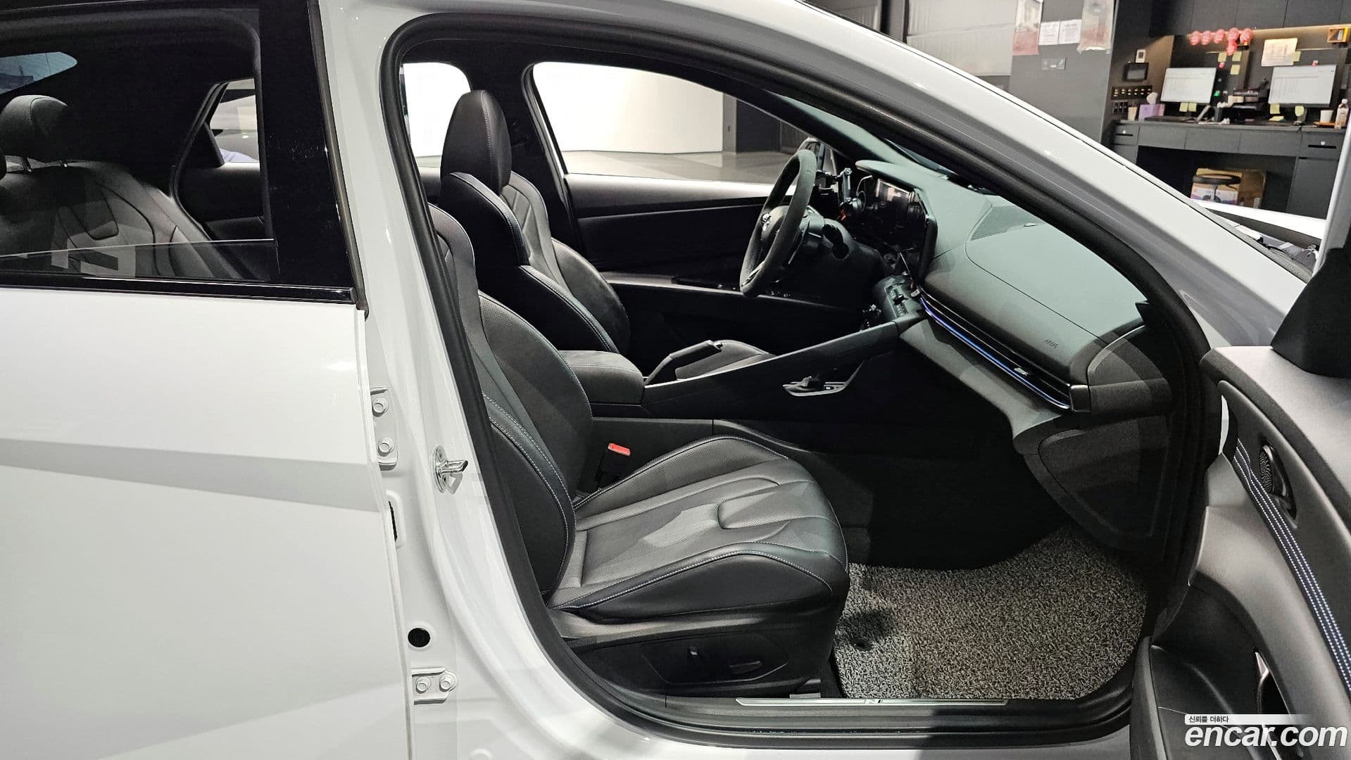 Main__Slider__Photo:AVANTE Hyundai 2022.5-9