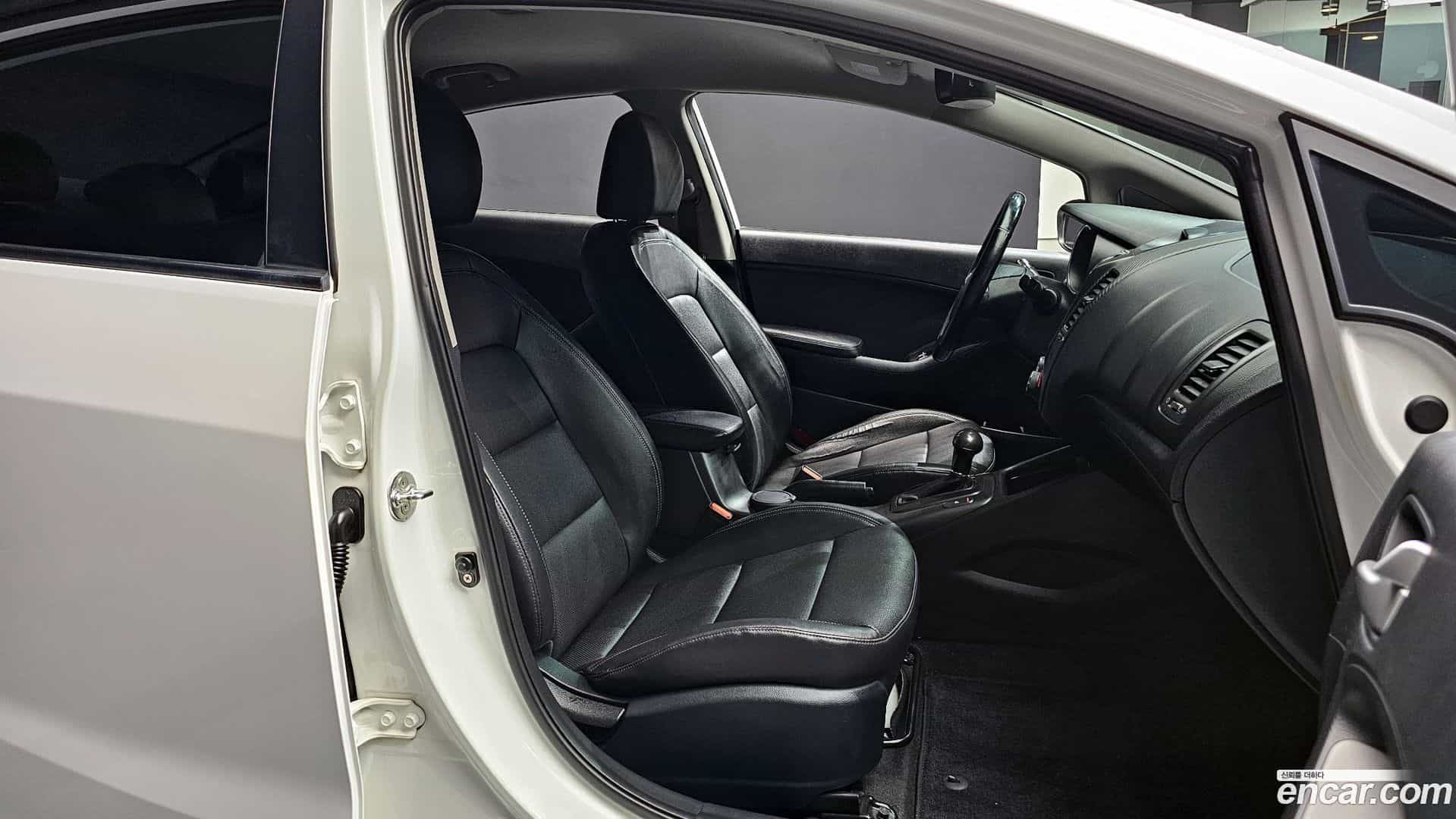 K3 Kia 2014.8-INNER-010