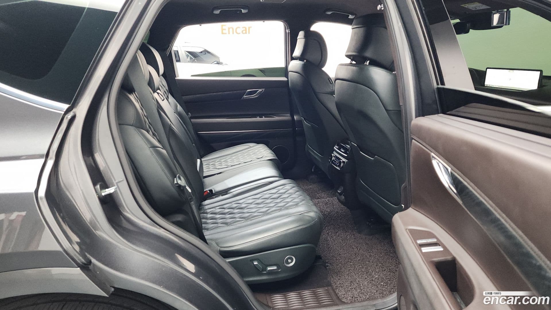 Main__Slider__Photo:GV80 Genesis 2021.11-11