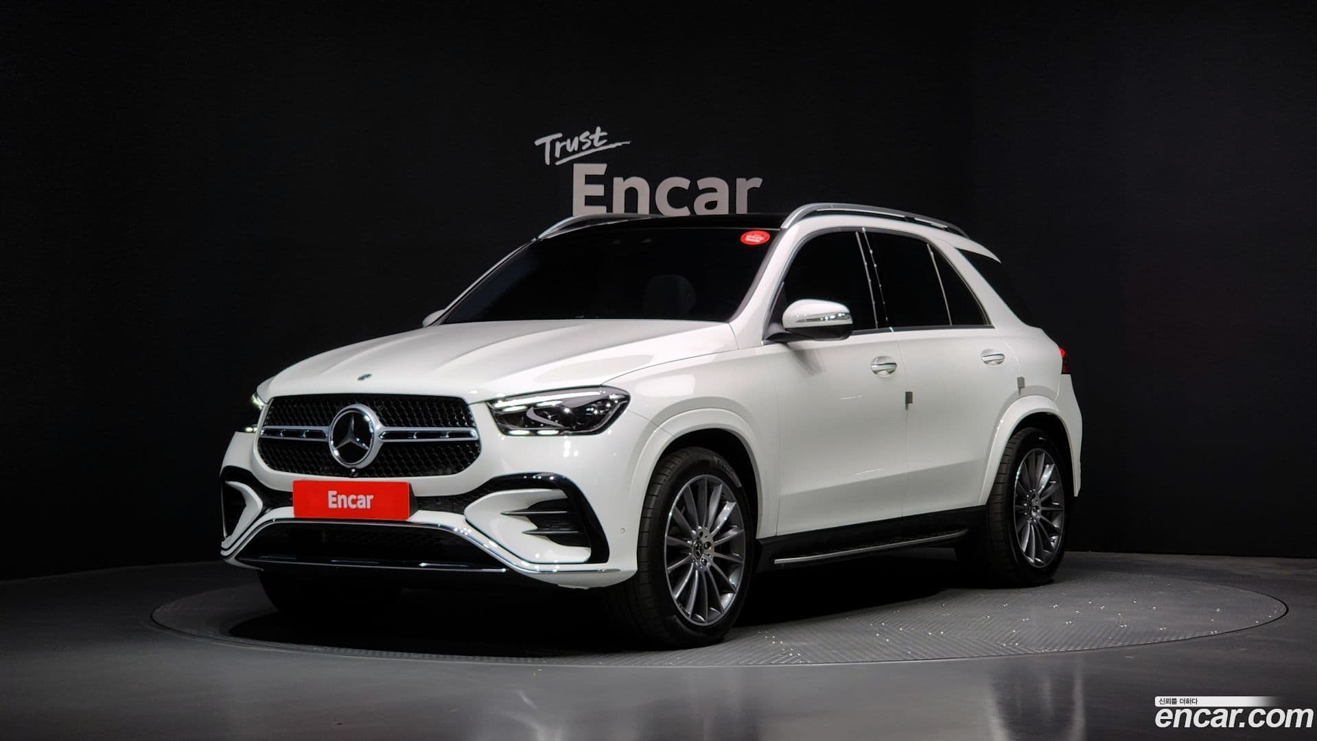 Main__Slider__Photo:GLE-Class Mercedes-Benz 2025.4-0