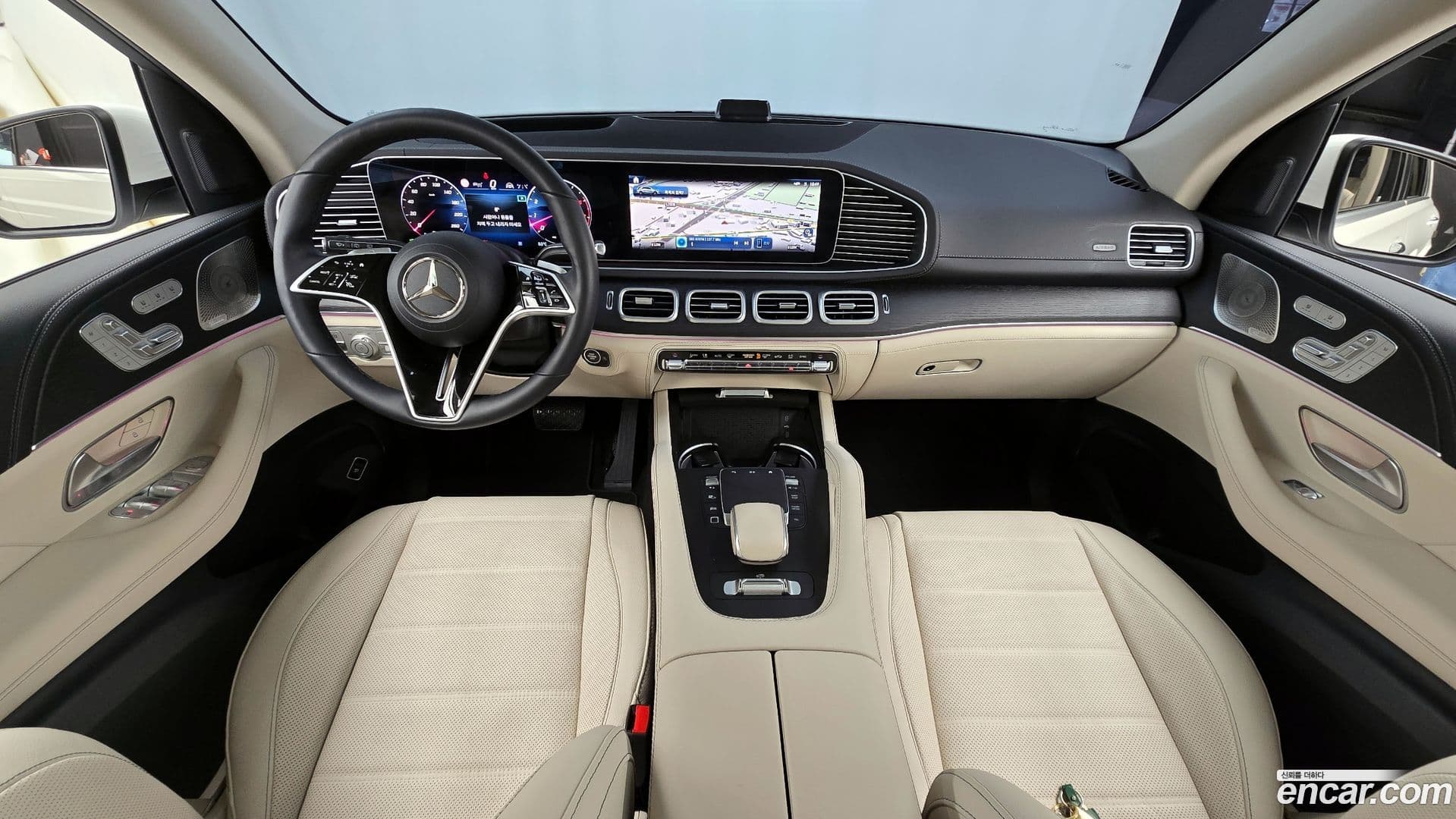 Main__Slider__Photo:GLE-Class Mercedes-Benz 2025.4-6