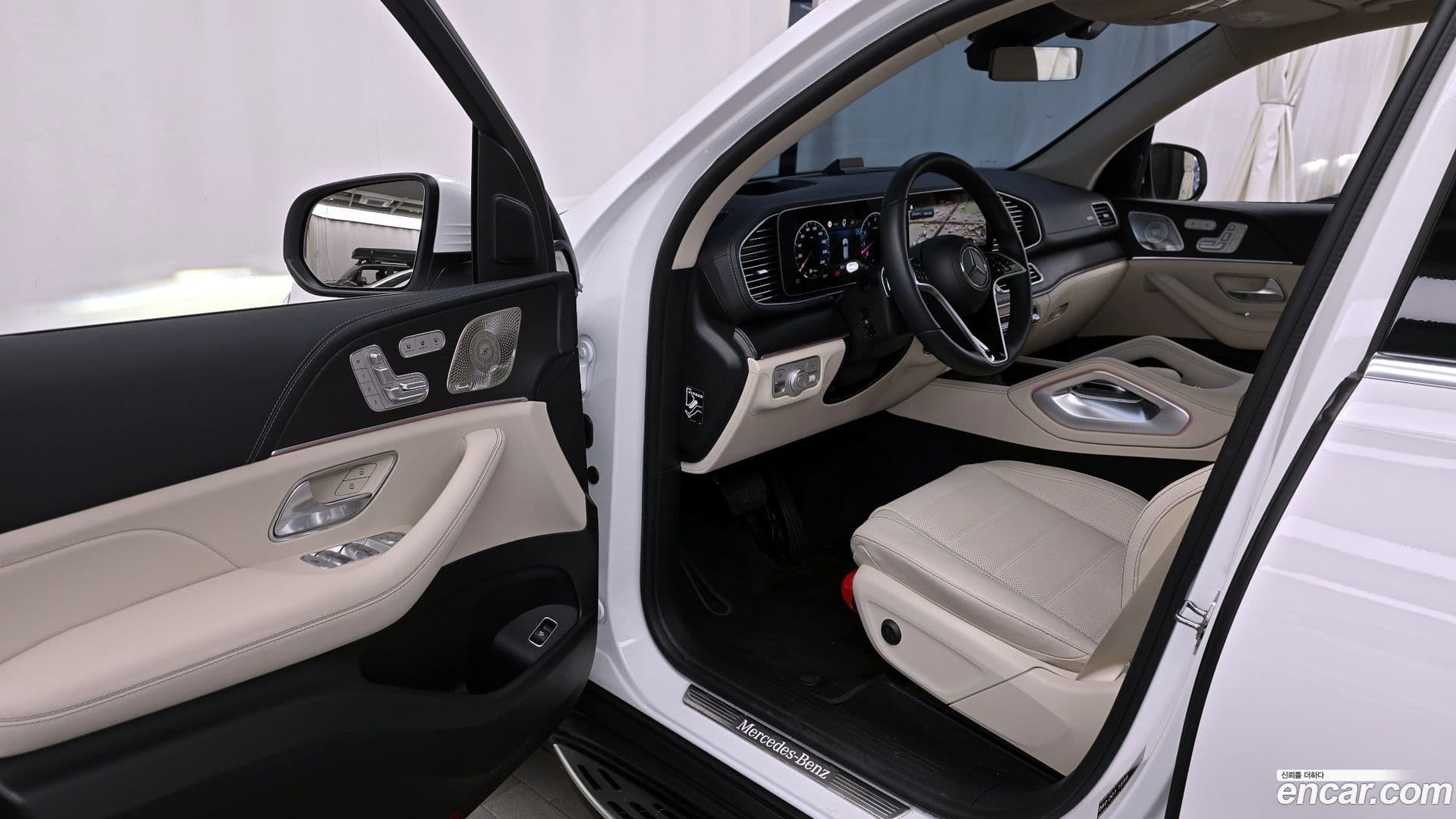 Main__Slider__Photo:GLE-Class Mercedes-Benz 2025.4-9