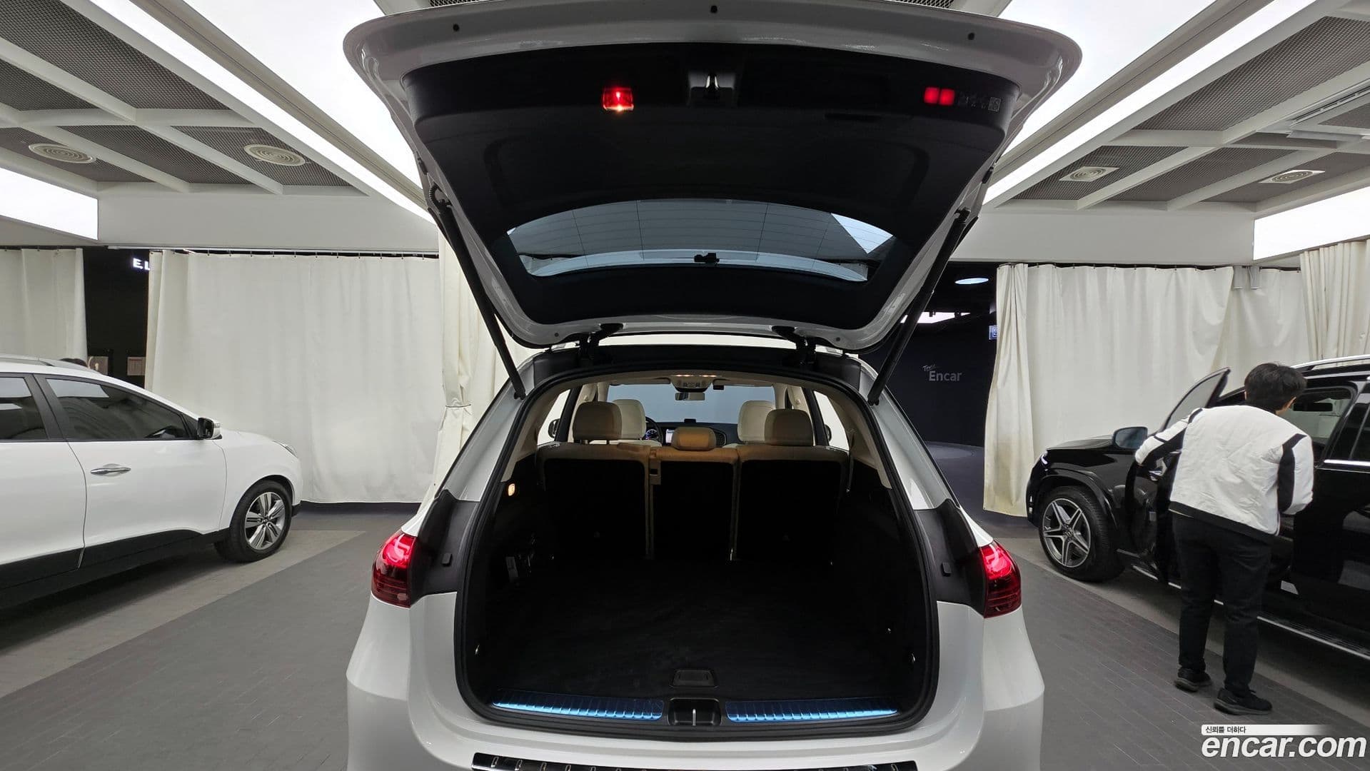 Main__Slider__Photo:GLE-Class Mercedes-Benz 2025.4-19