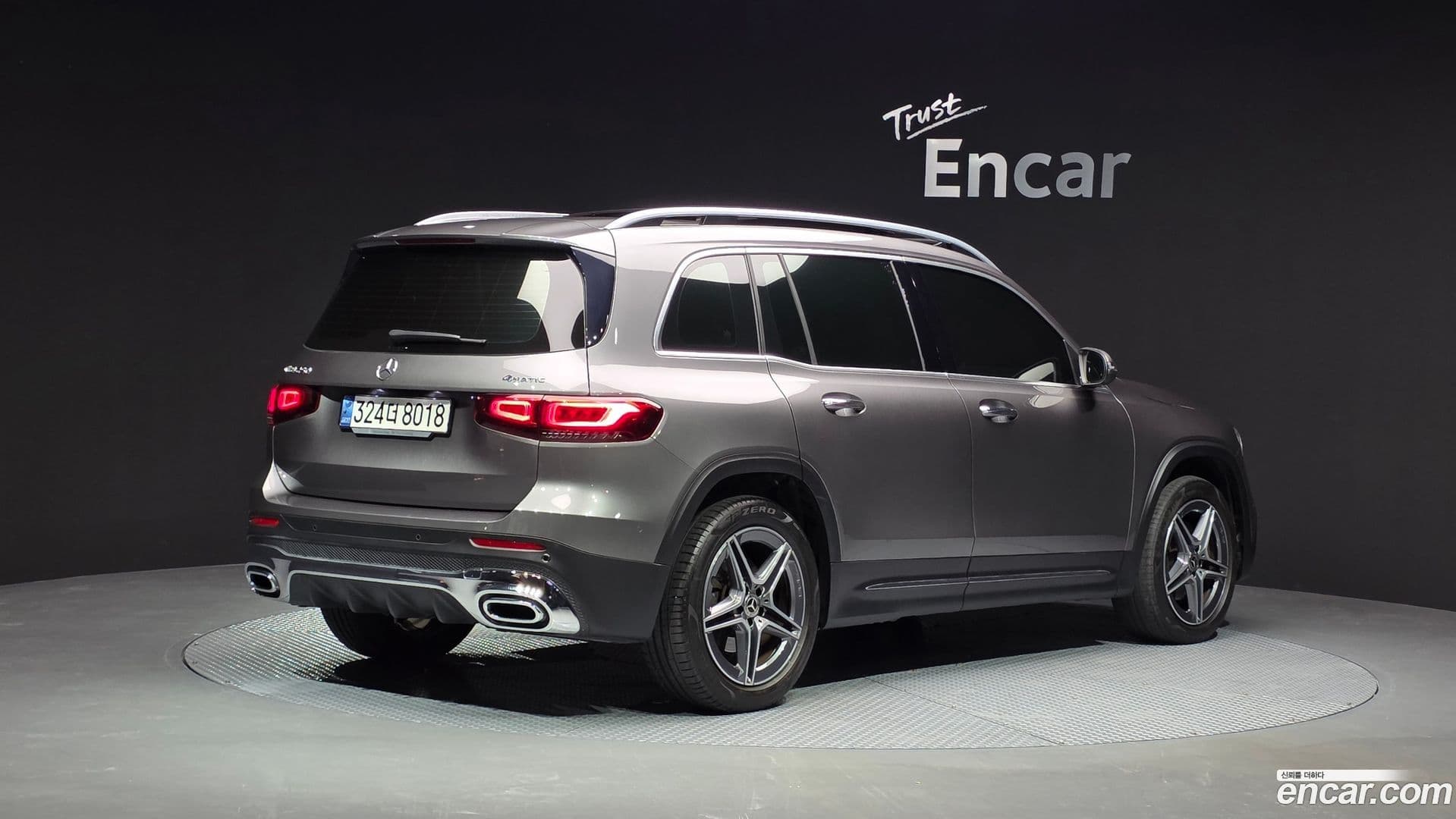 Main__Slider__Photo:GLB-Class Mercedes-Benz 2021.9-1