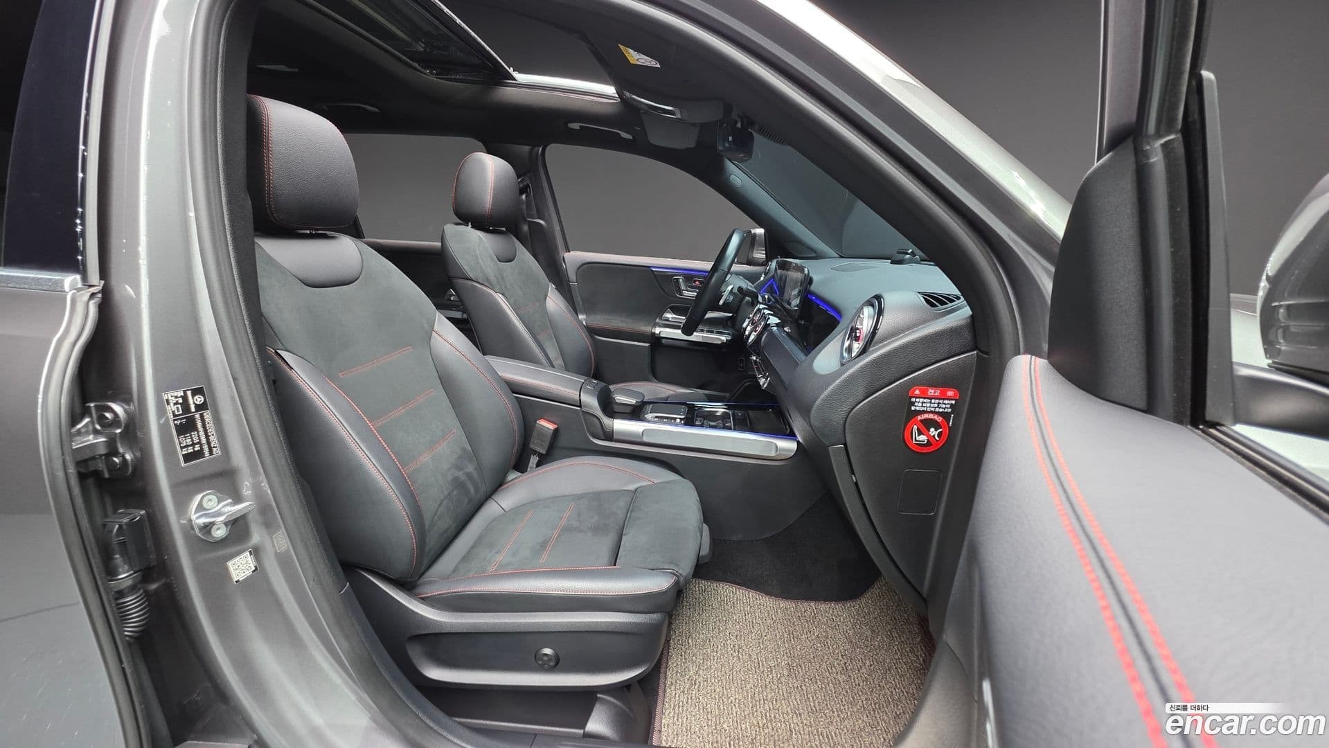 Main__Slider__Photo:GLB-Class Mercedes-Benz 2021.9-9