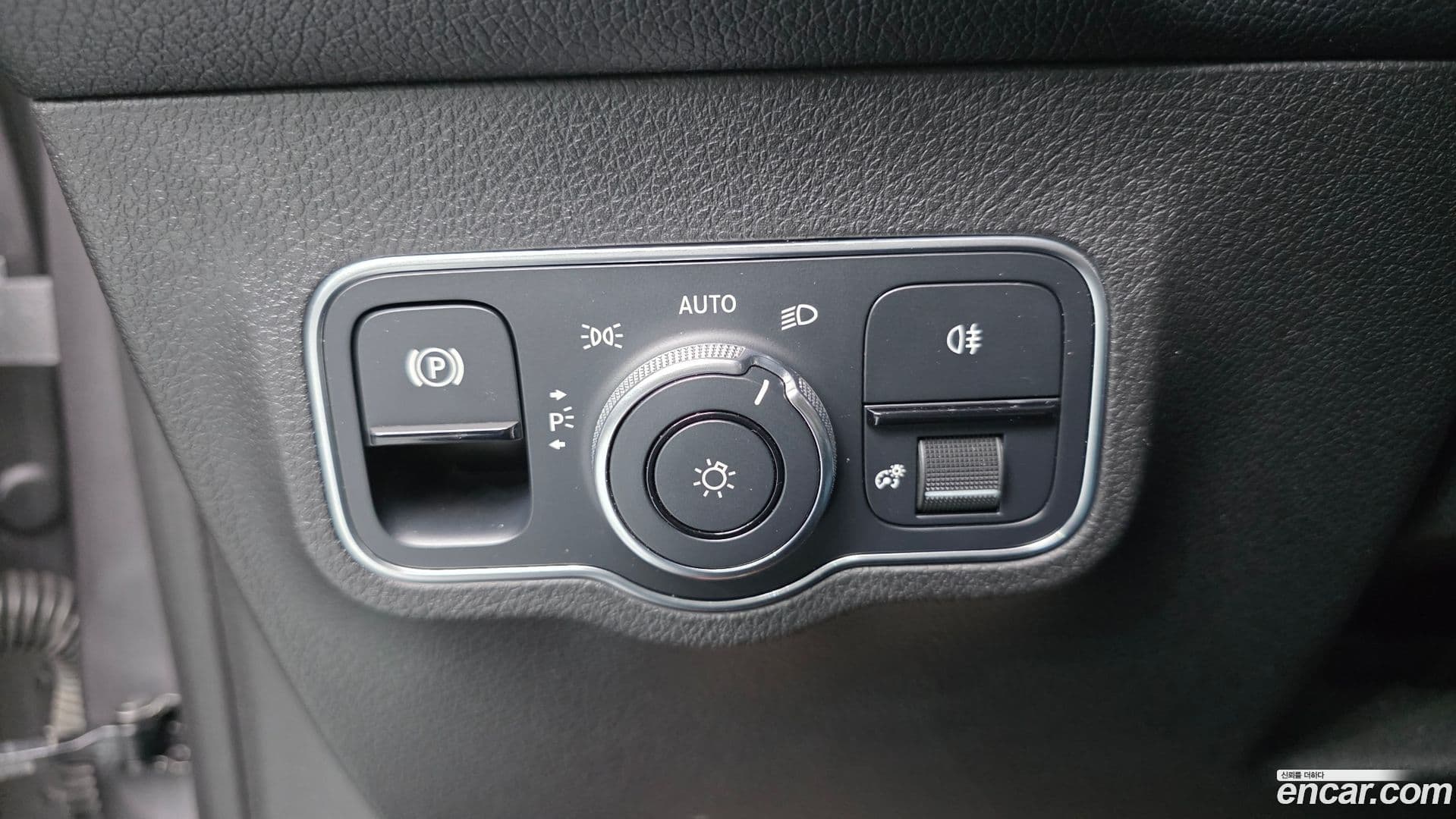 Main__Slider__Photo:GLB-Class Mercedes-Benz 2021.9-13