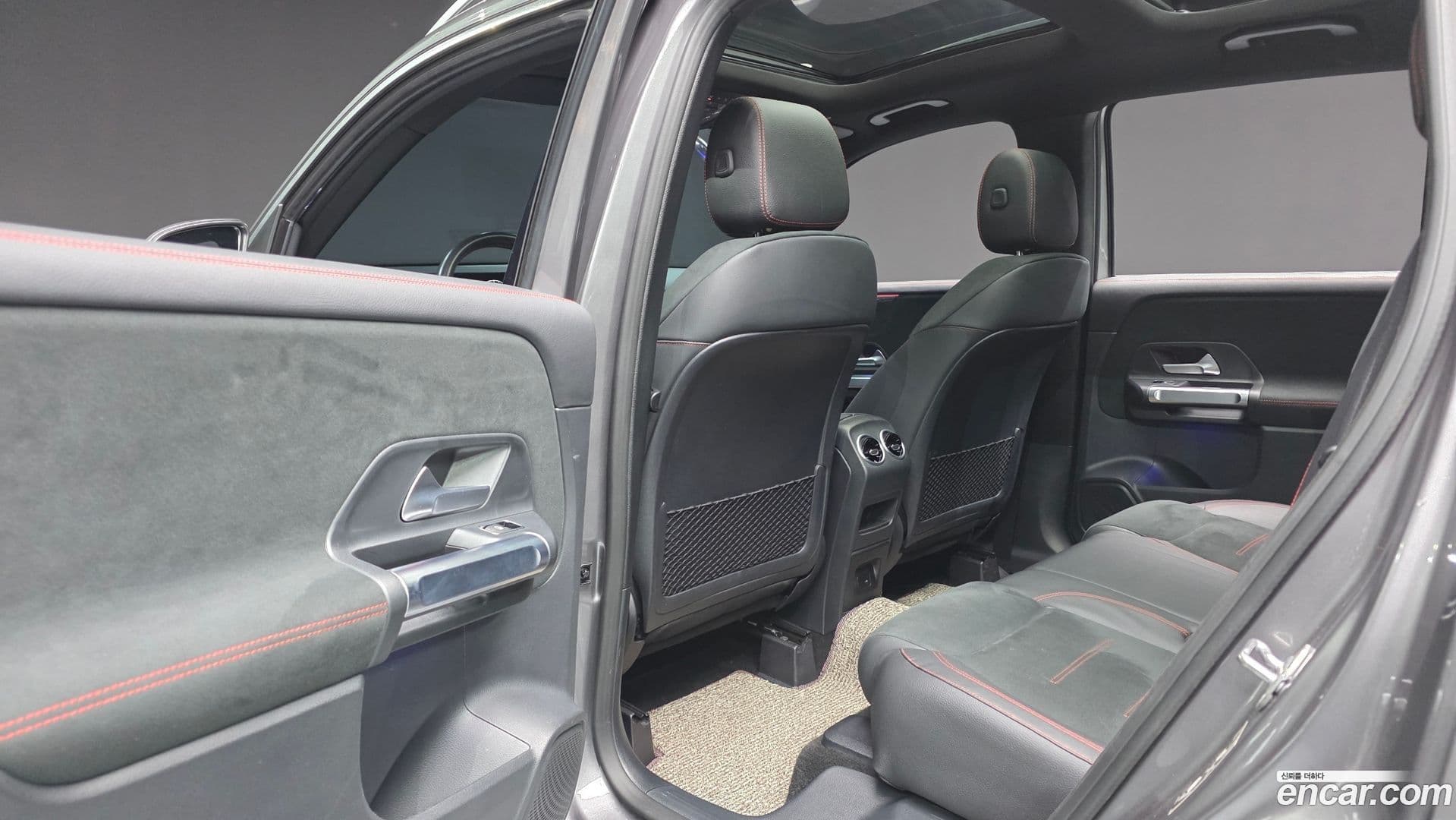 Main__Slider__Photo:GLB-Class Mercedes-Benz 2021.9-17