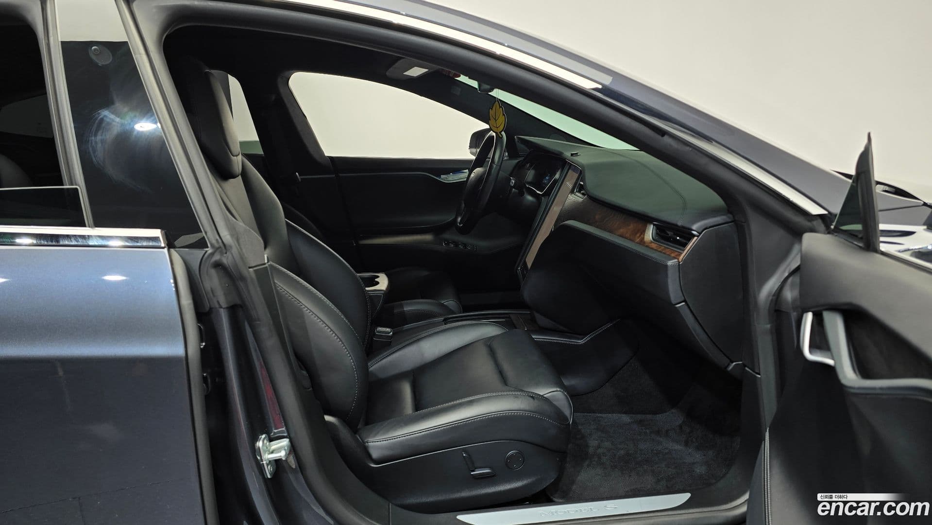 Main__Slider__Photo:Model S Tesla 2019.2-10