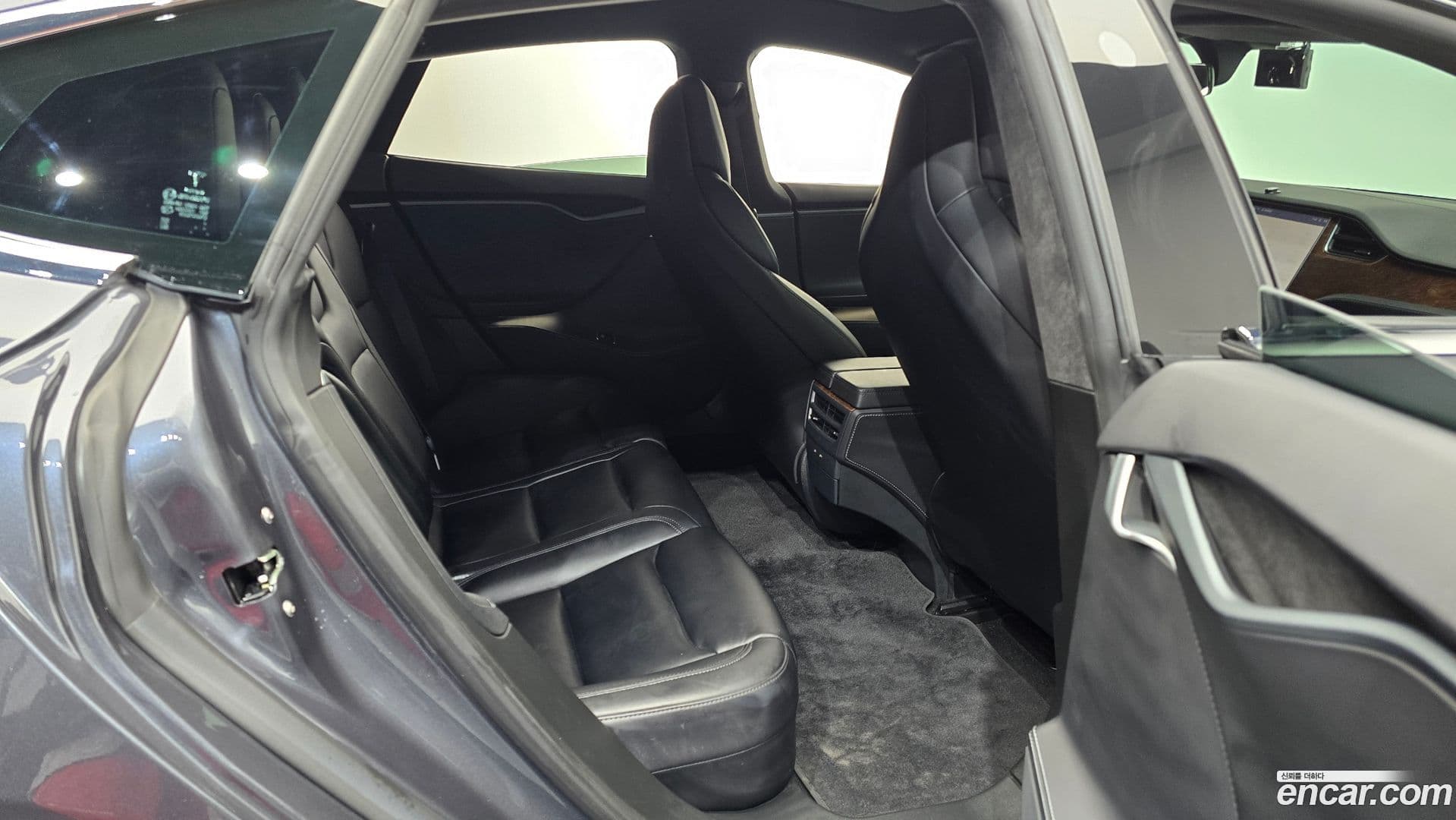 Main__Slider__Photo:Model S Tesla 2019.2-11