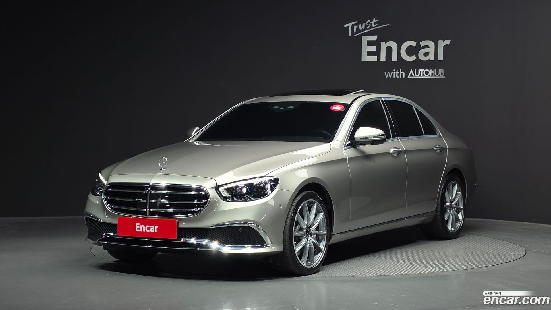 Main__Slider__Photo:E-Class Mercedes-Benz 2022.2-0