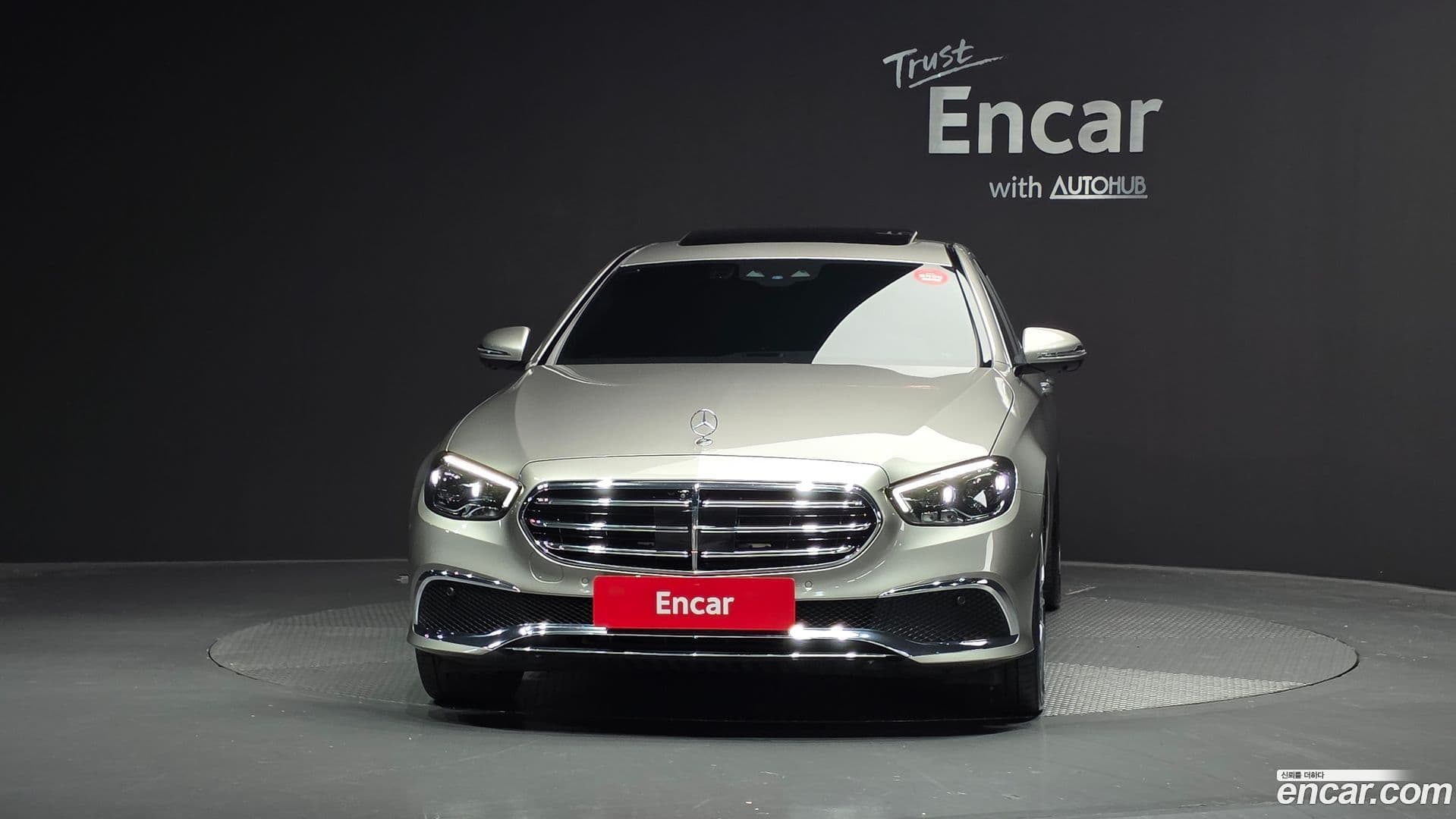 Main__Slider__Photo:E-Class Mercedes-Benz 2022.2-2