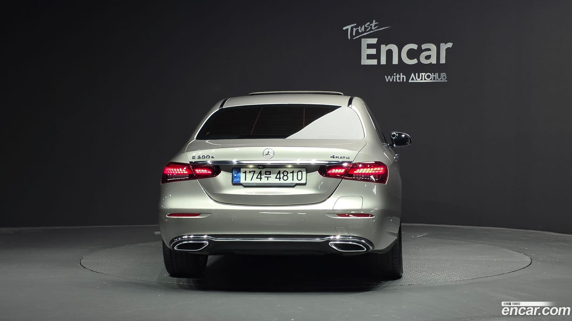 Main__Slider__Photo:E-Class Mercedes-Benz 2022.2-3