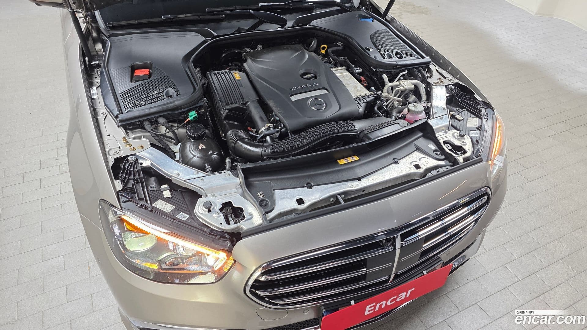 Main__Slider__Photo:E-Class Mercedes-Benz 2022.2-5