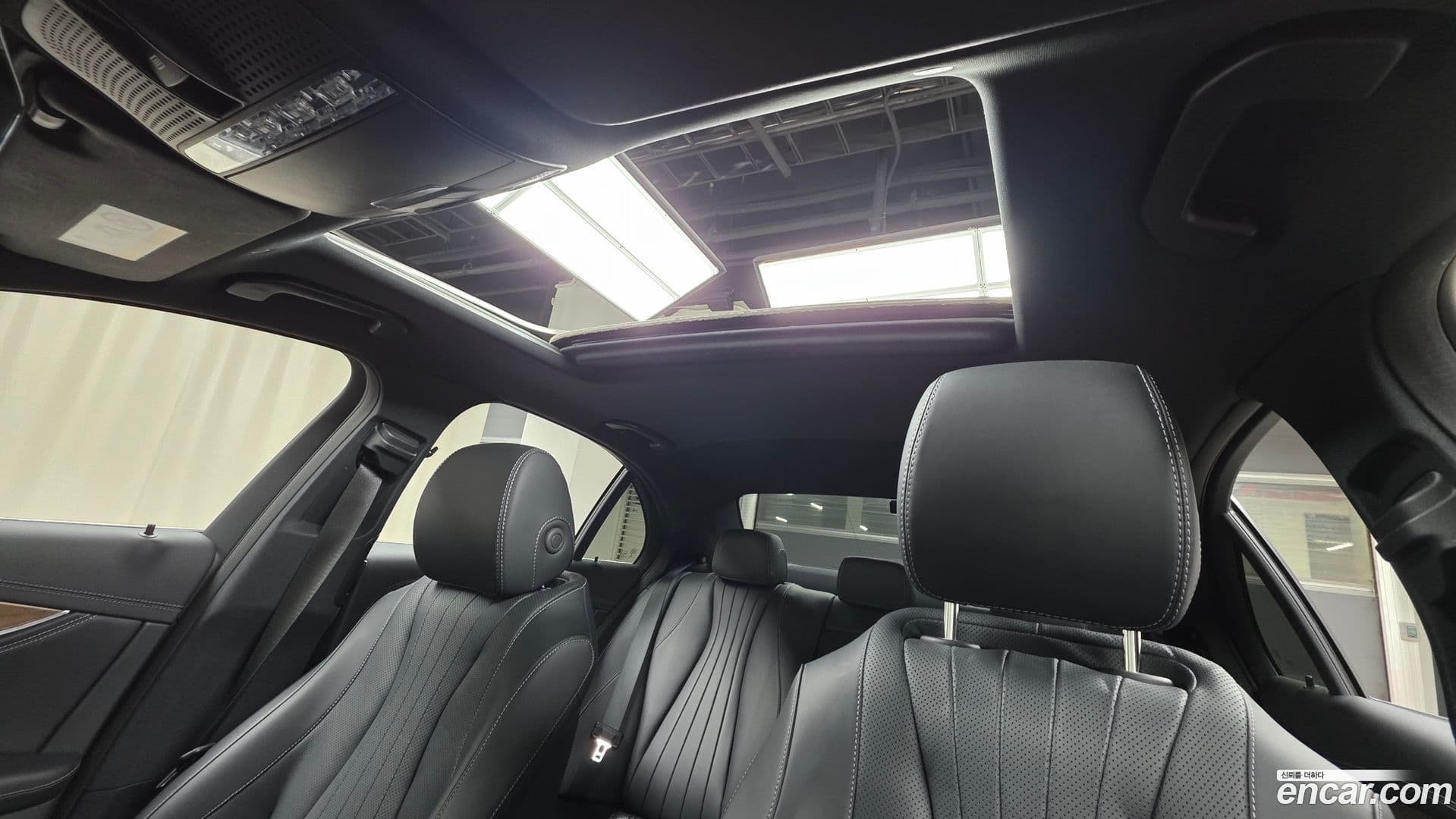 Main__Slider__Photo:E-Class Mercedes-Benz 2022.2-11