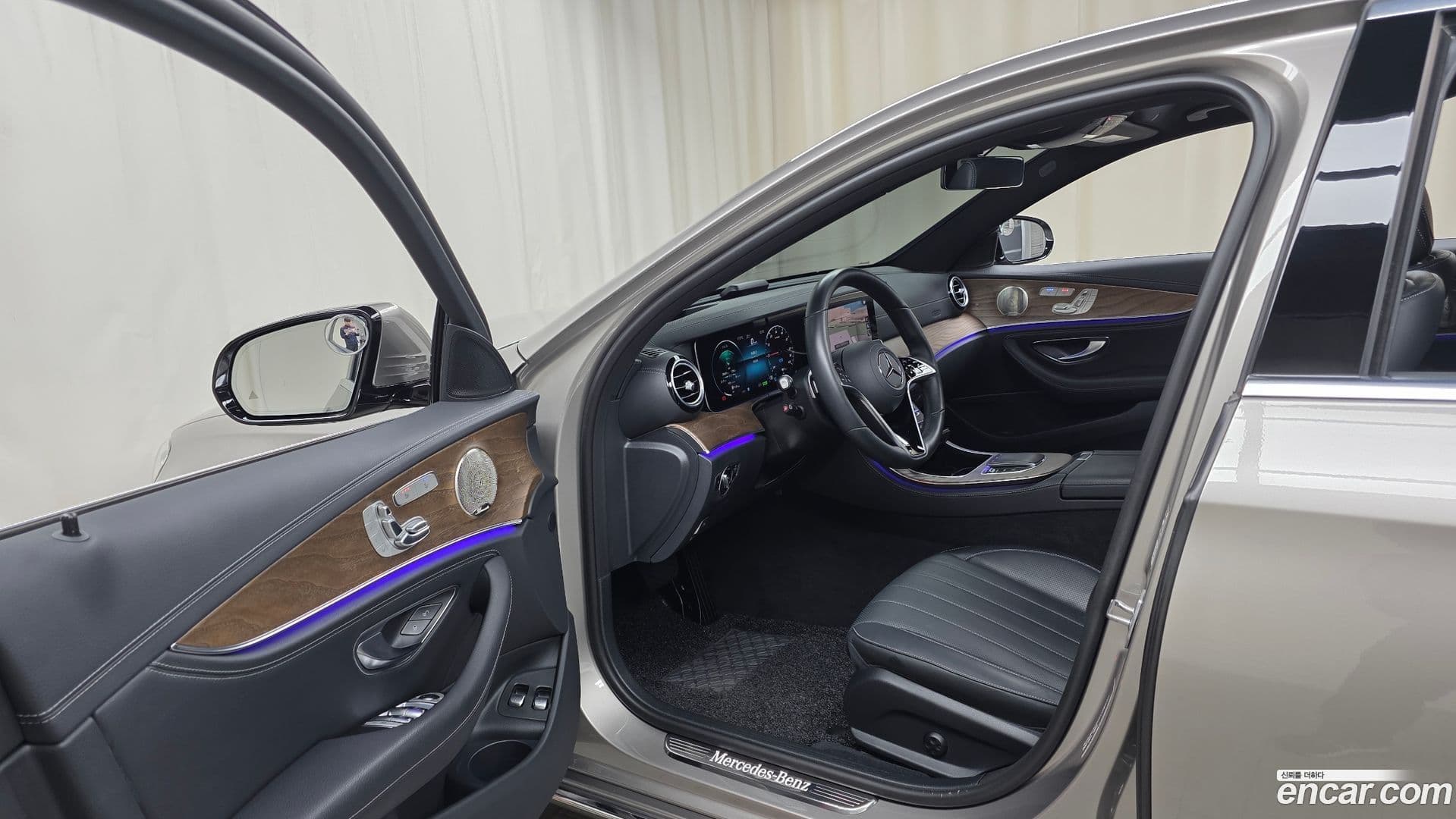 Main__Slider__Photo:E-Class Mercedes-Benz 2022.2-12