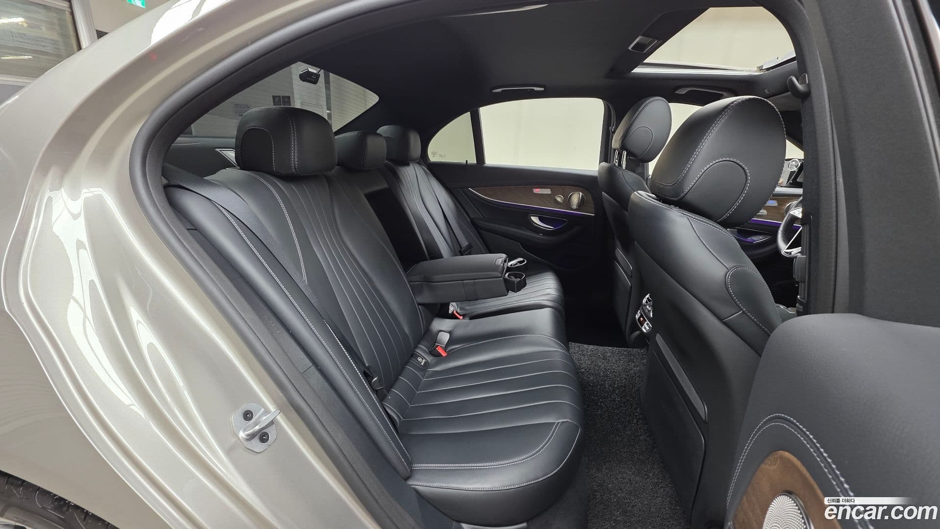 Main__Slider__Photo:E-Class Mercedes-Benz 2022.2-18