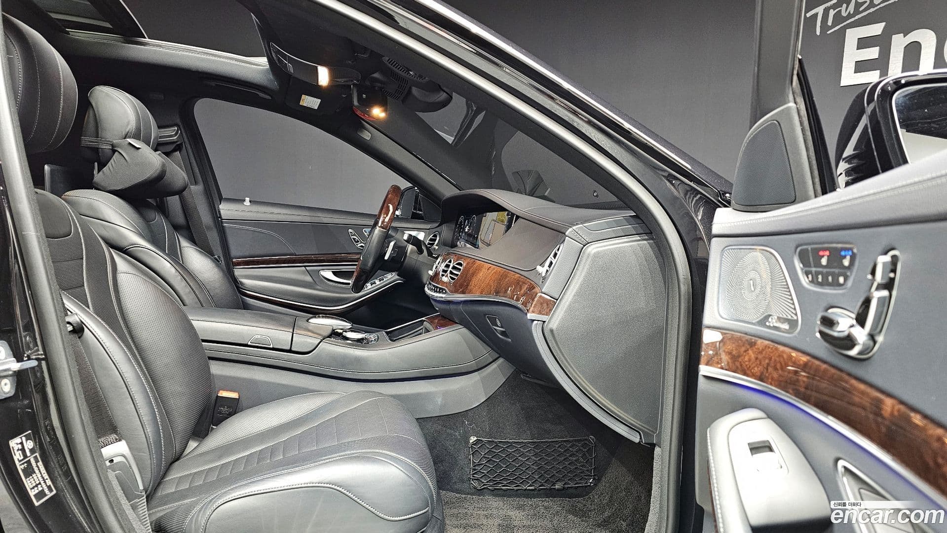 Main__Slider__Photo:S-Class Mercedes-Benz 2019.4-9
