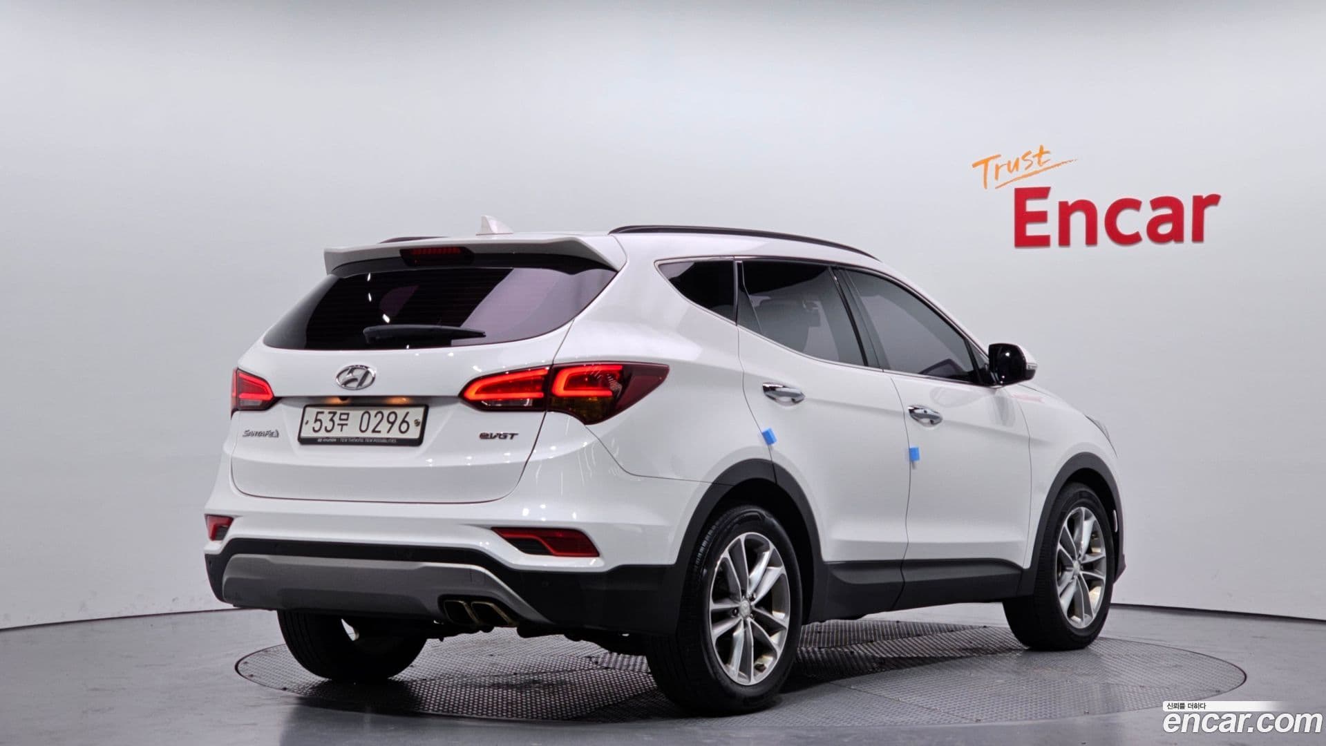 Main__Slider__Photo:Santafe Hyundai 2016.9-1