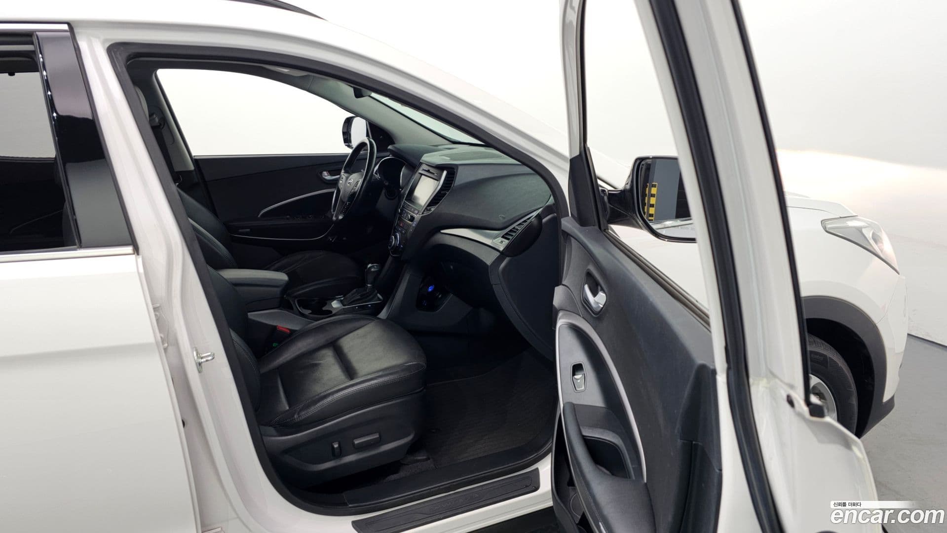 Main__Slider__Photo:Santafe Hyundai 2016.9-10