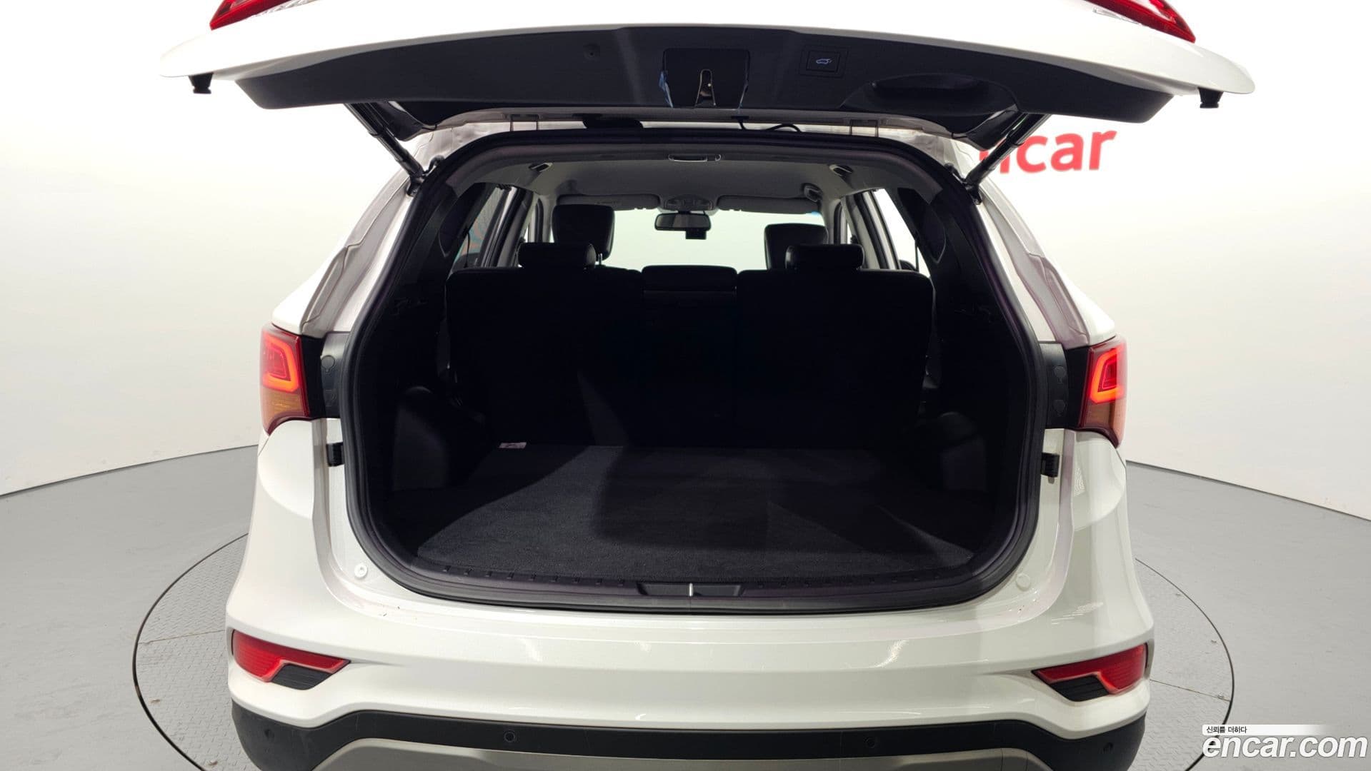 Main__Slider__Photo:Santafe Hyundai 2016.9-19