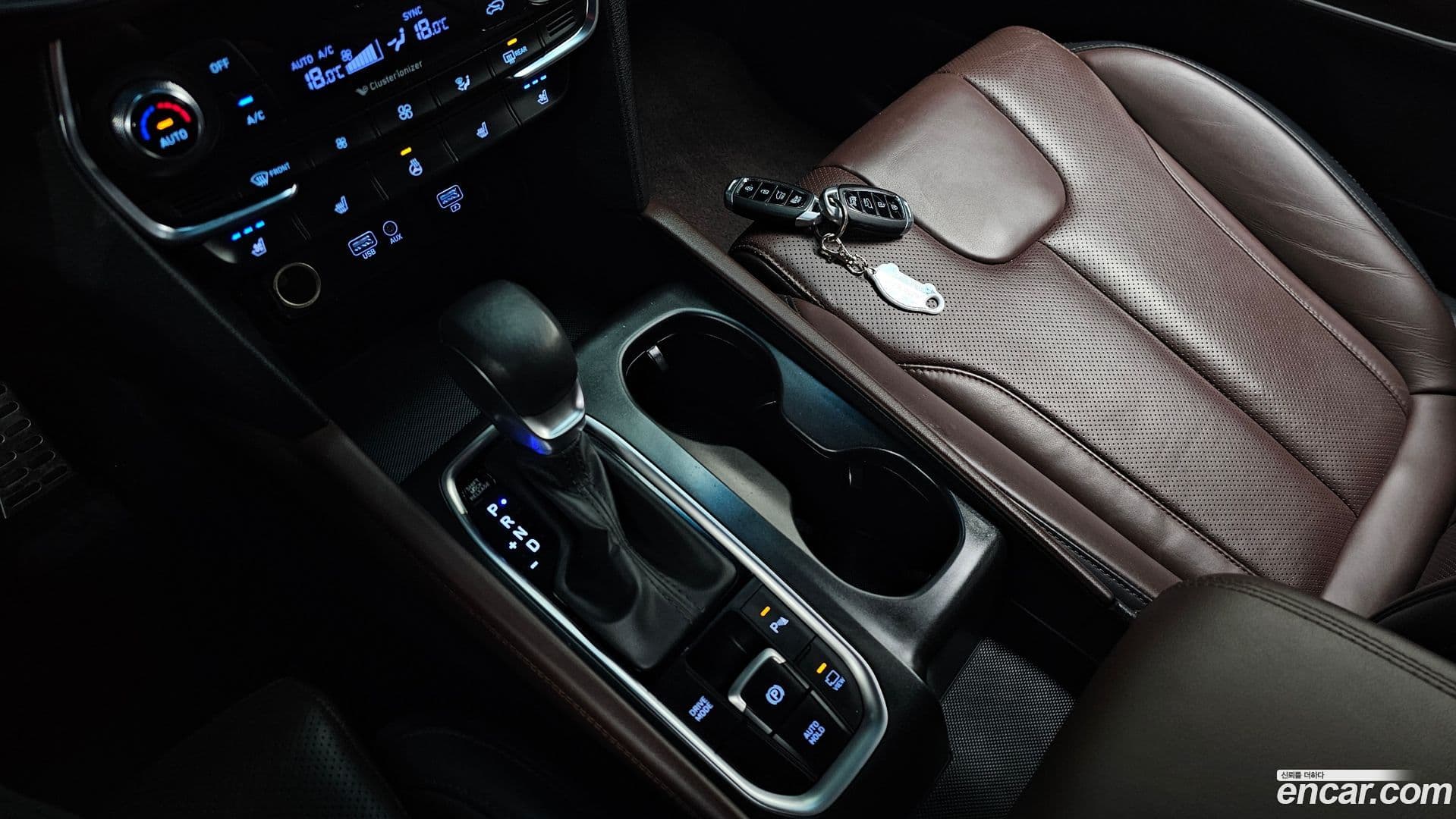 Main__Slider__Photo:Santafe Hyundai 2018.10-8