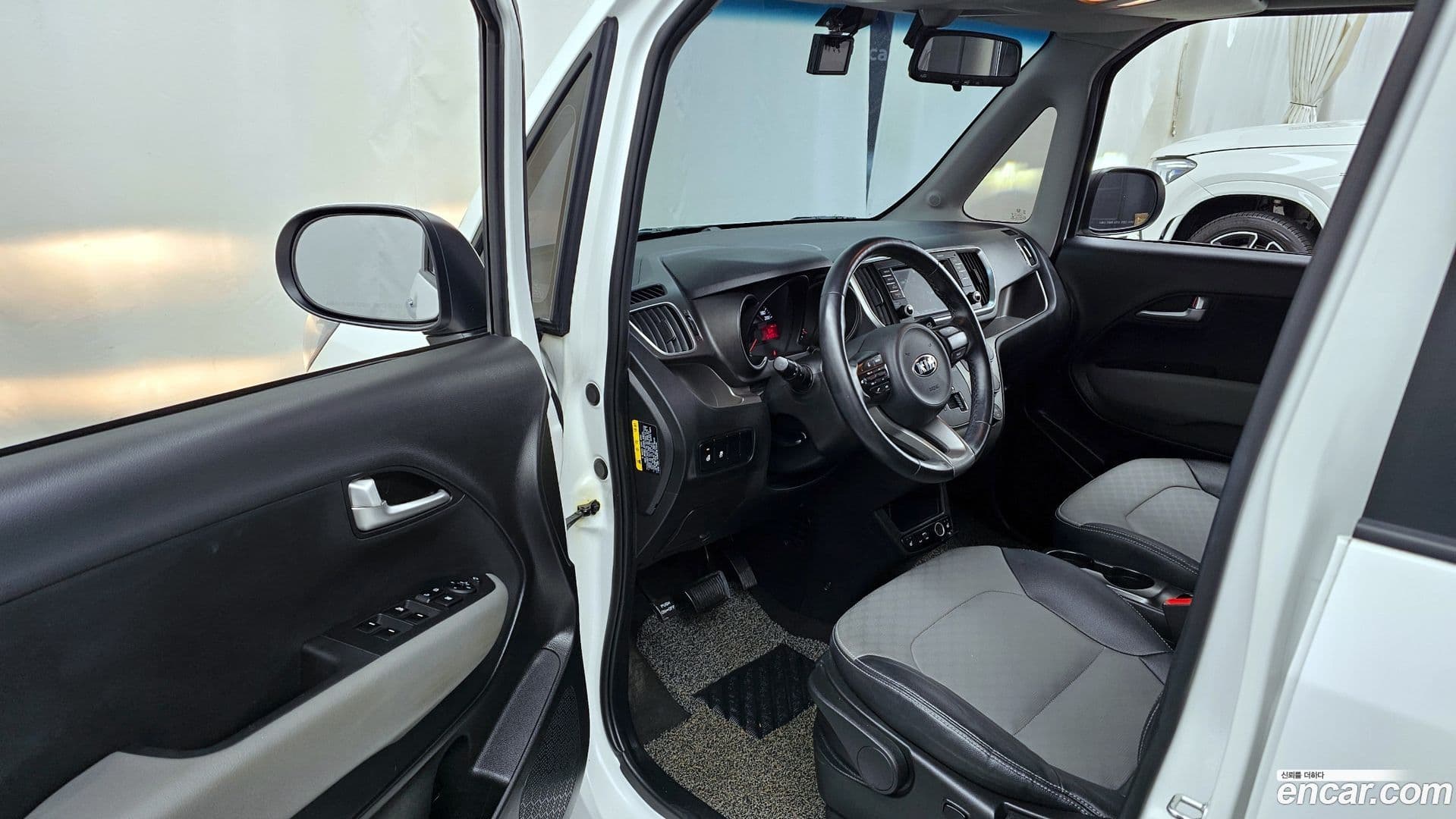 Main__Slider__Photo:RAY Kia 2019.6-9