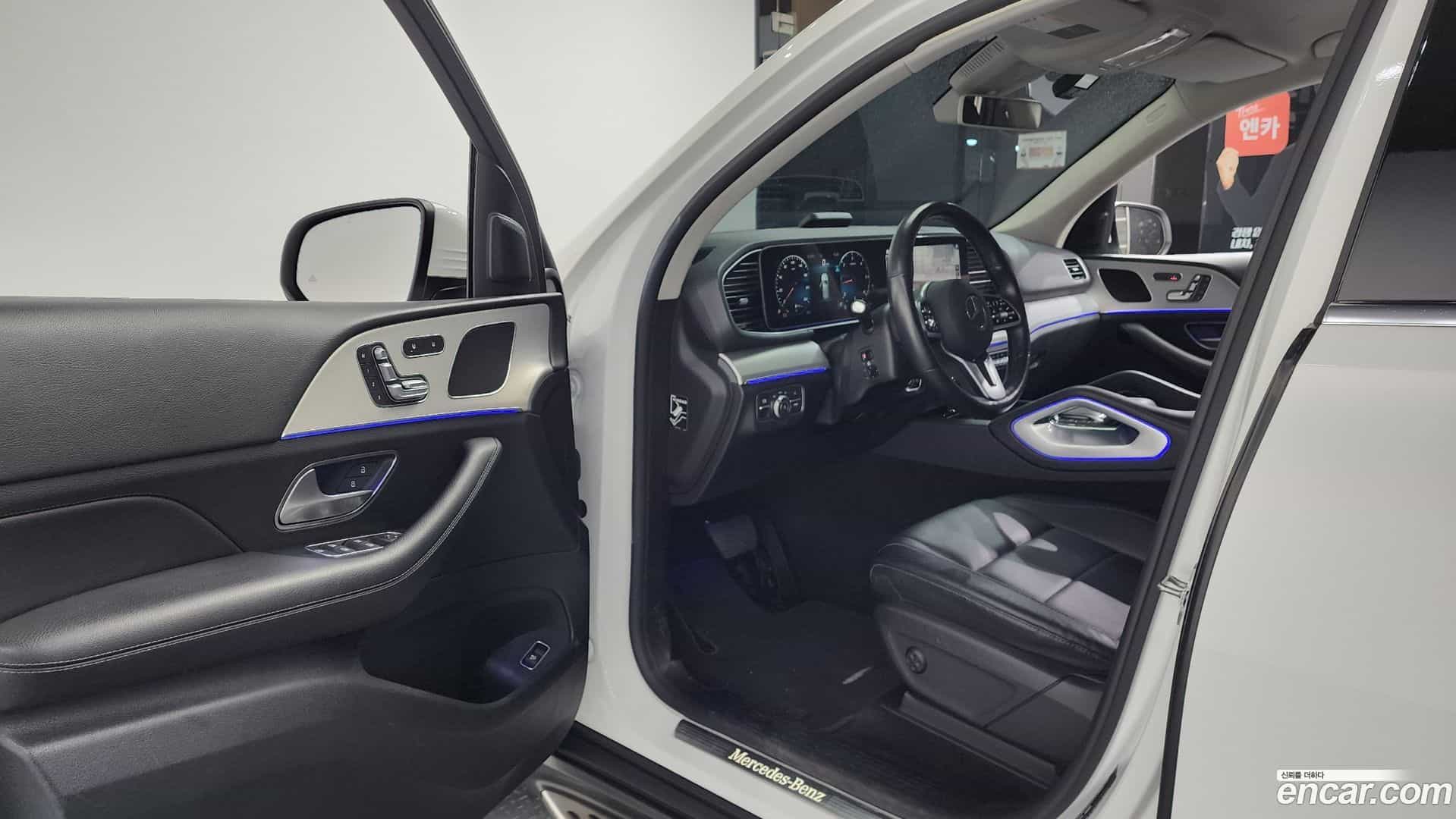 GLE-Class Mercedes-Benz 2019.10-INNER-010