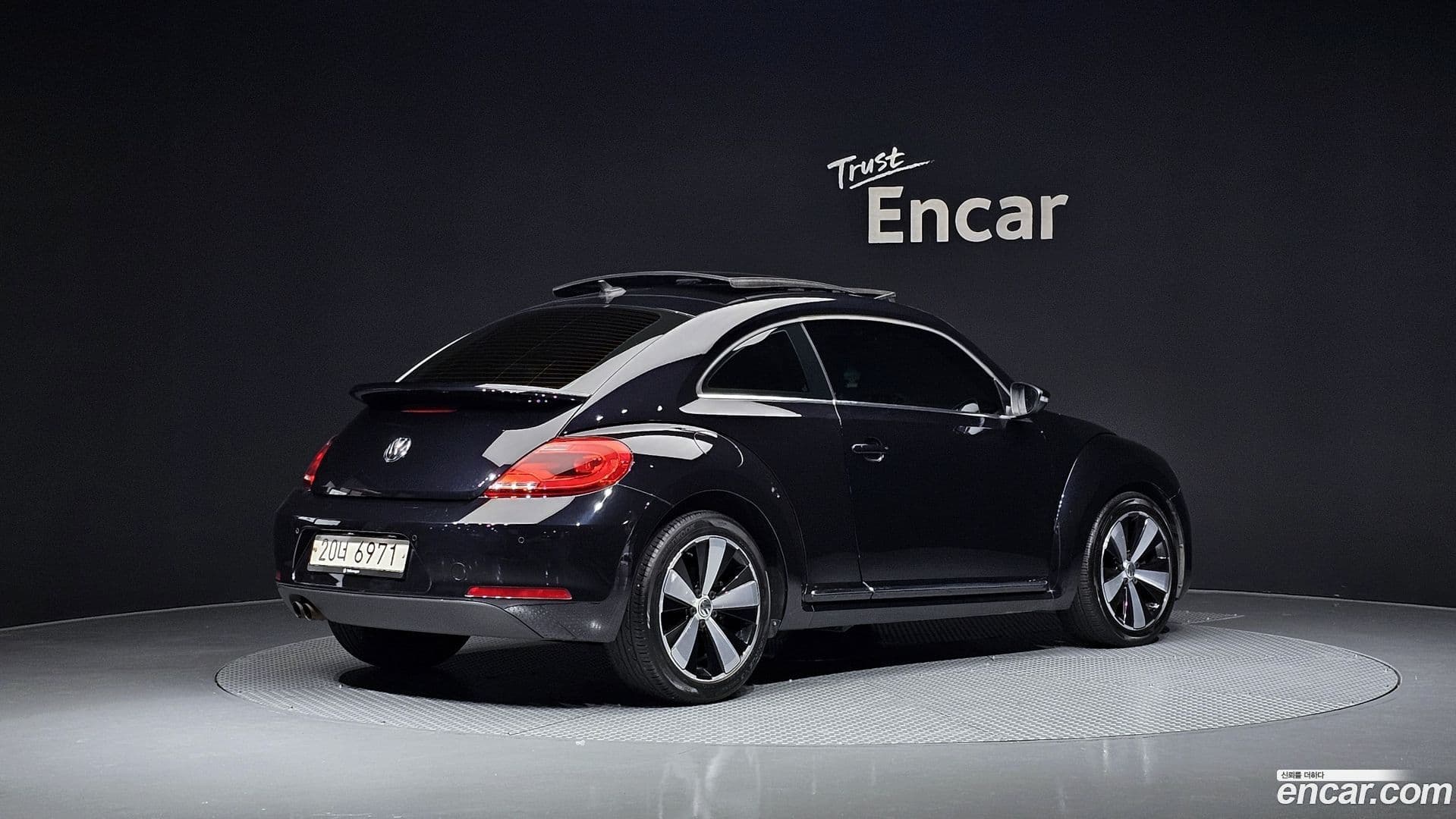 Main__Slider__Photo:Beatle Volkswagen 2012.9-1