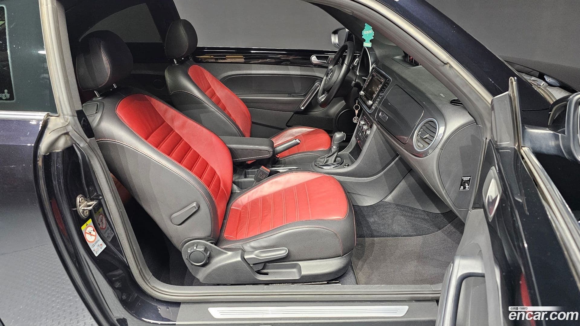 Main__Slider__Photo:Beatle Volkswagen 2012.9-9