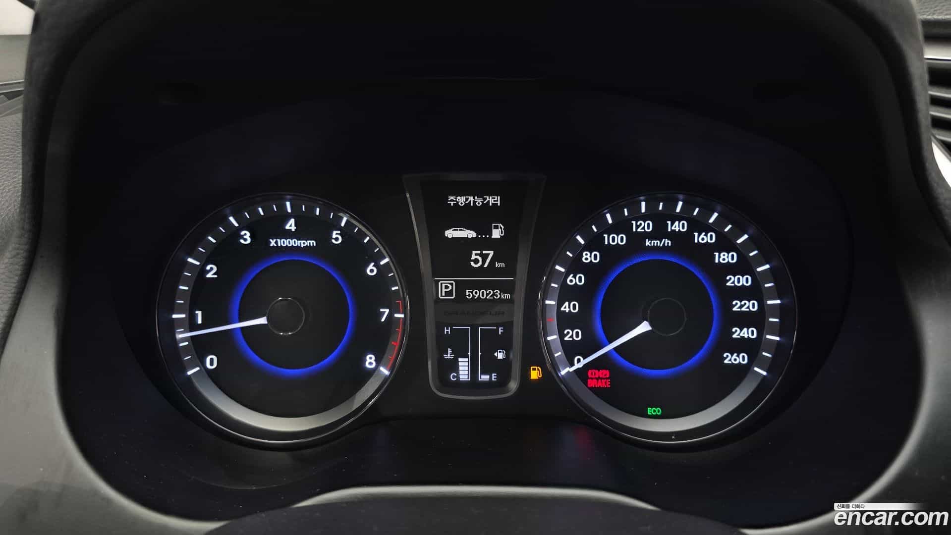 Grandeur Hyundai 2012.10-INNER-008